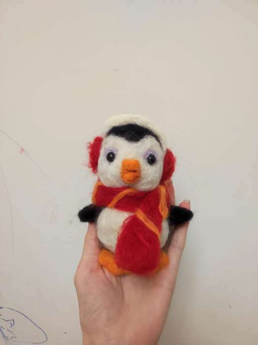 Фотография покупателя товара Новогодняя игрушка из шерсти «Новый год! Пингвин в шапочке» - Фото 3