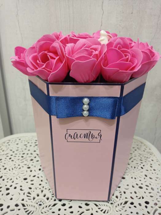 Фотография покупателя товара Коробка складная шестигранник «Пудровый розовый», 17 × 14,8 × 19,5 см - Фото 3