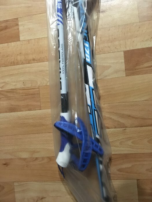 Фотография покупателя товара Комплект лыжный: пластиковые лыжи 170 см без насечек, стеклопластиковые палки 130 см, крепления SNS
