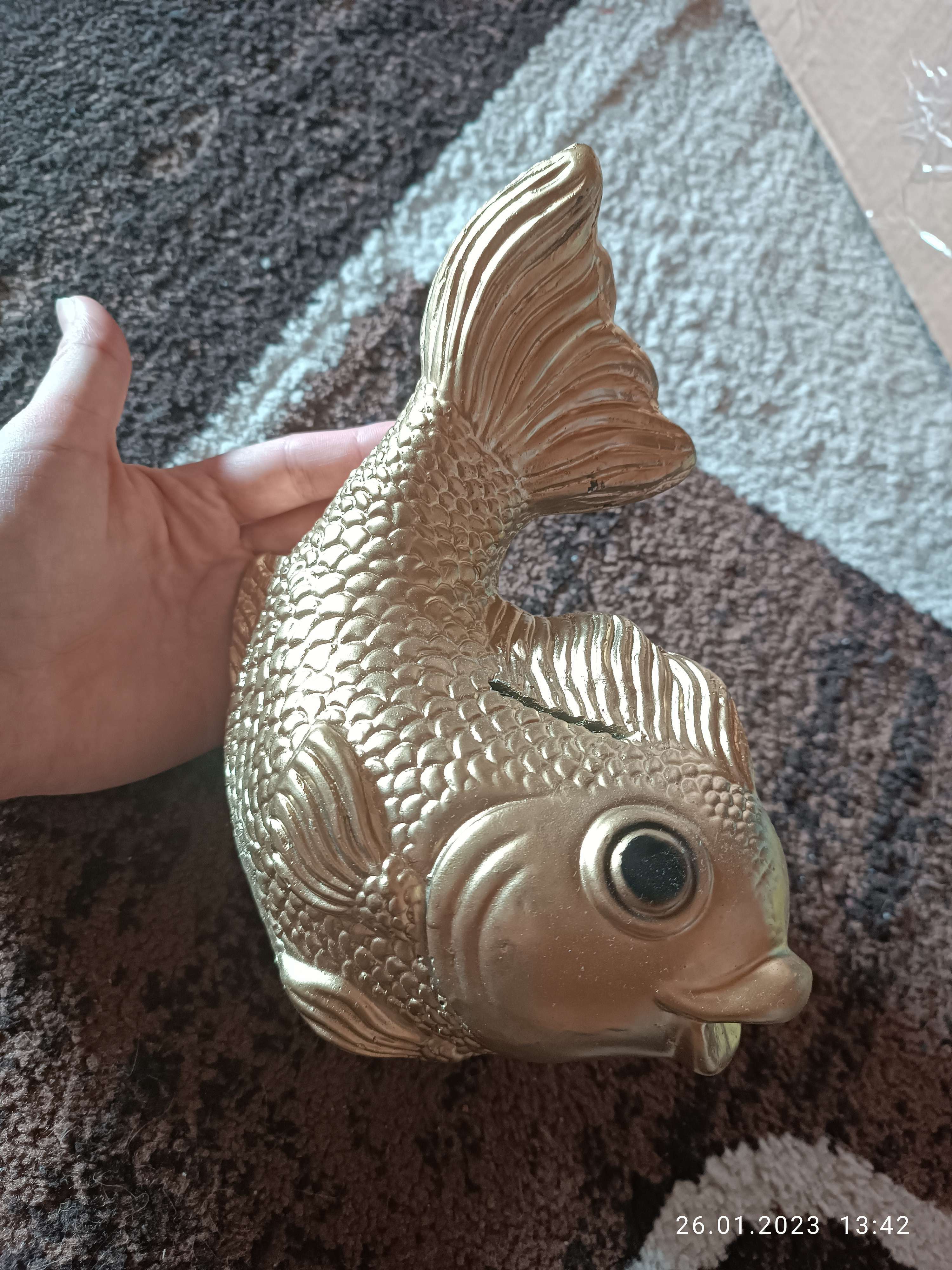 Фотография покупателя товара Копилка "Рыбка" золотая, 20х12х15см - Фото 2