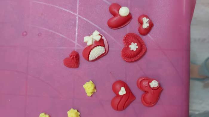 Фотография покупателя товара Молд «Сердца ажурные», силикон, 9,5×9,5 см, цвет МИКС - Фото 6