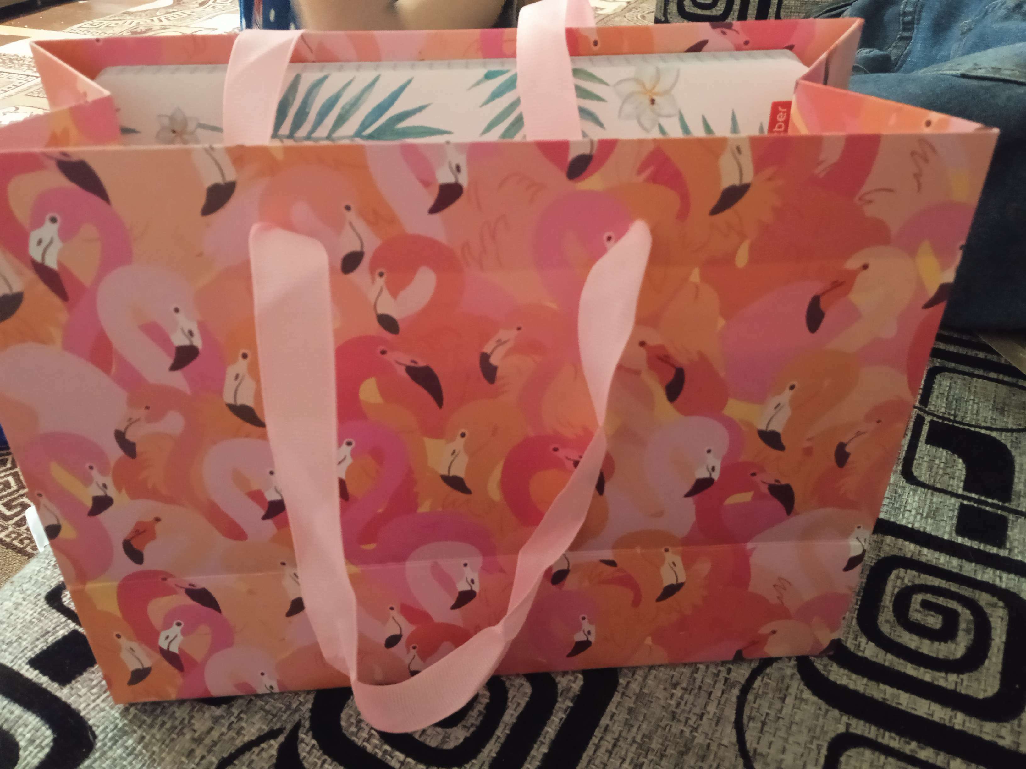 Фотография покупателя товара Пакет подарочный ламинированный горизонтальный, упаковка, «Фламинго», MS 18 х 23 х 10 см - Фото 2