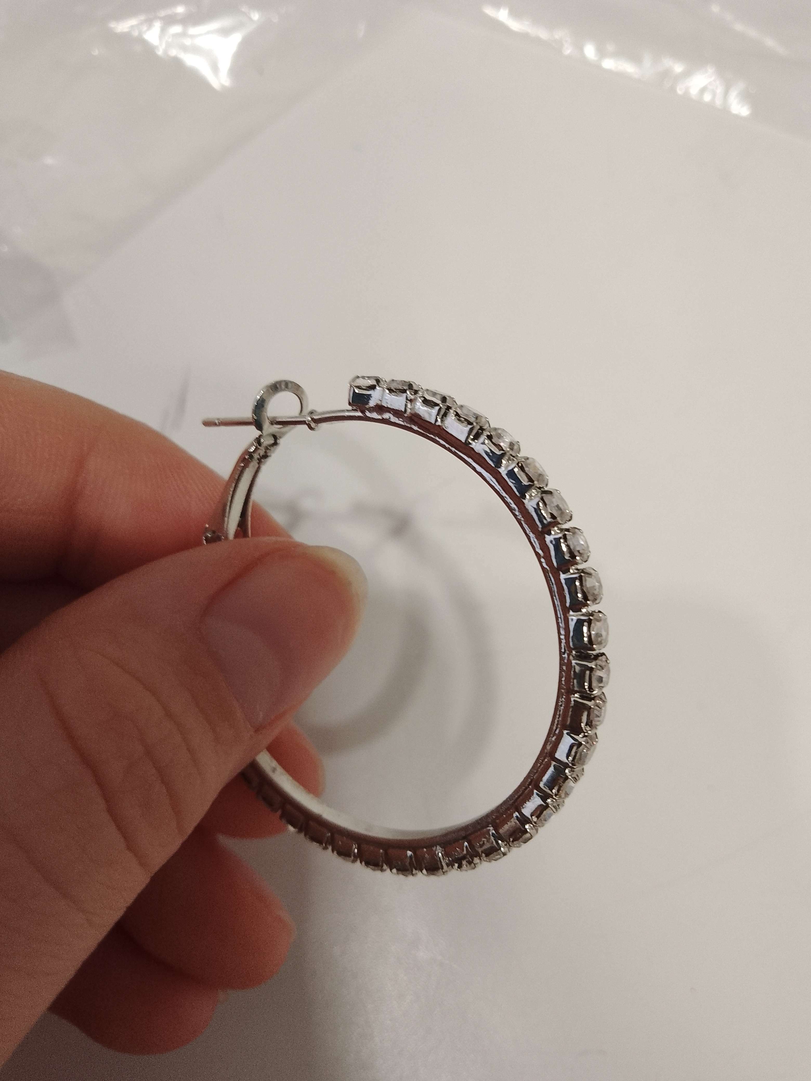 Фотография покупателя товара Серьги-кольца Princess дорожка, цвет белый в серебре, d=4 см - Фото 1