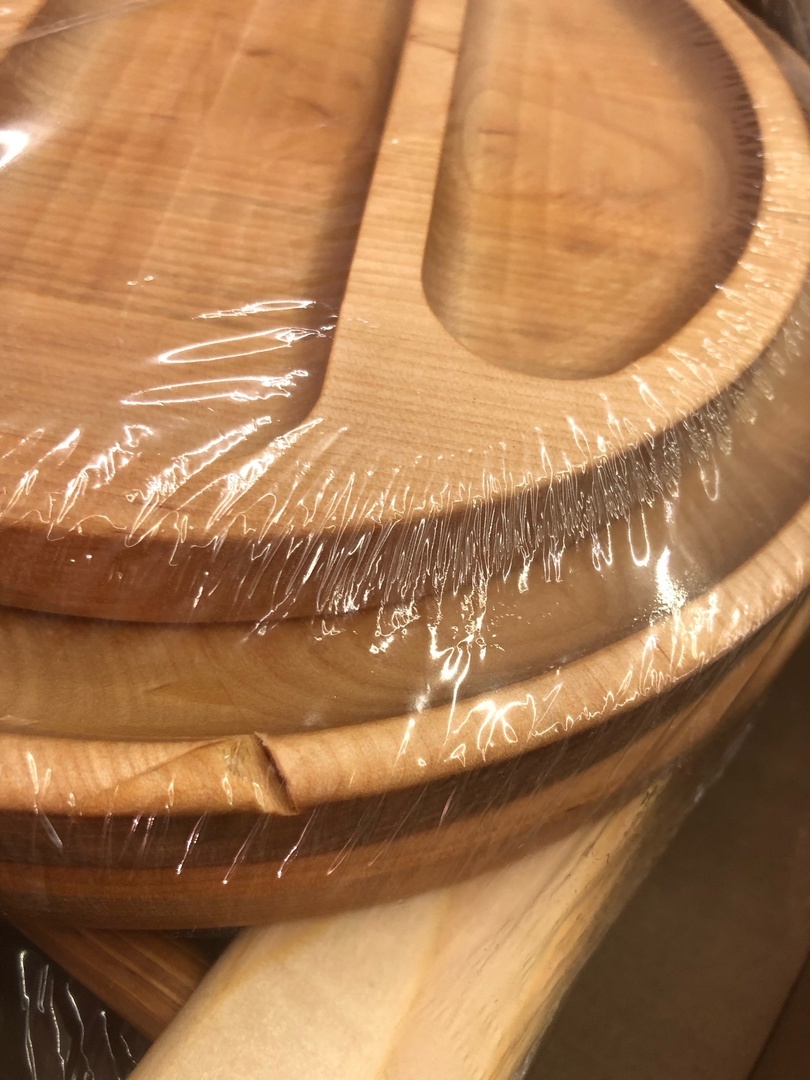 Фотография покупателя товара Подарочный набор деревянной посуды Adelica «Бари», доска разделочная d=25 см, блюдо для подачи d=24 см, менажница 3 секции d=20 см, подставка, берёза