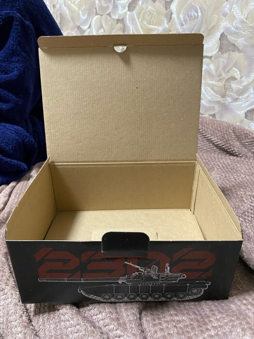 Фотография покупателя товара Коробка подарочная сборная, упаковка, «23 февраля, танк», 30 х 23 х 12 см - Фото 2
