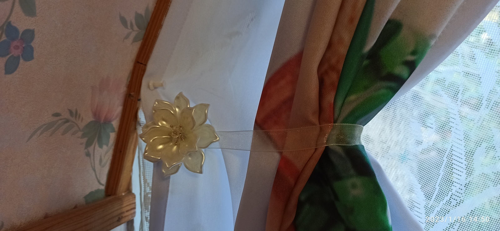 Фотография покупателя товара Подхват для штор, «Перламутровый цветок», d = 6,5 см, цвет молочный - Фото 2