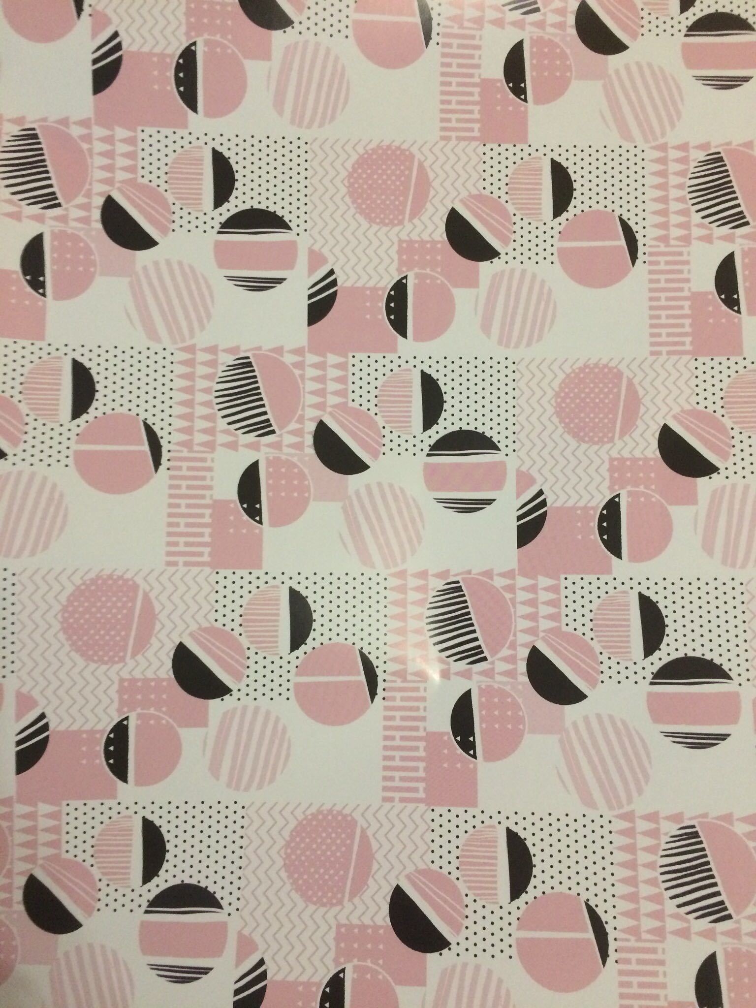 Фотография покупателя товара Бумага упаковочная глянцевая "Розовые кружочки", 70 х 100 см - Фото 1