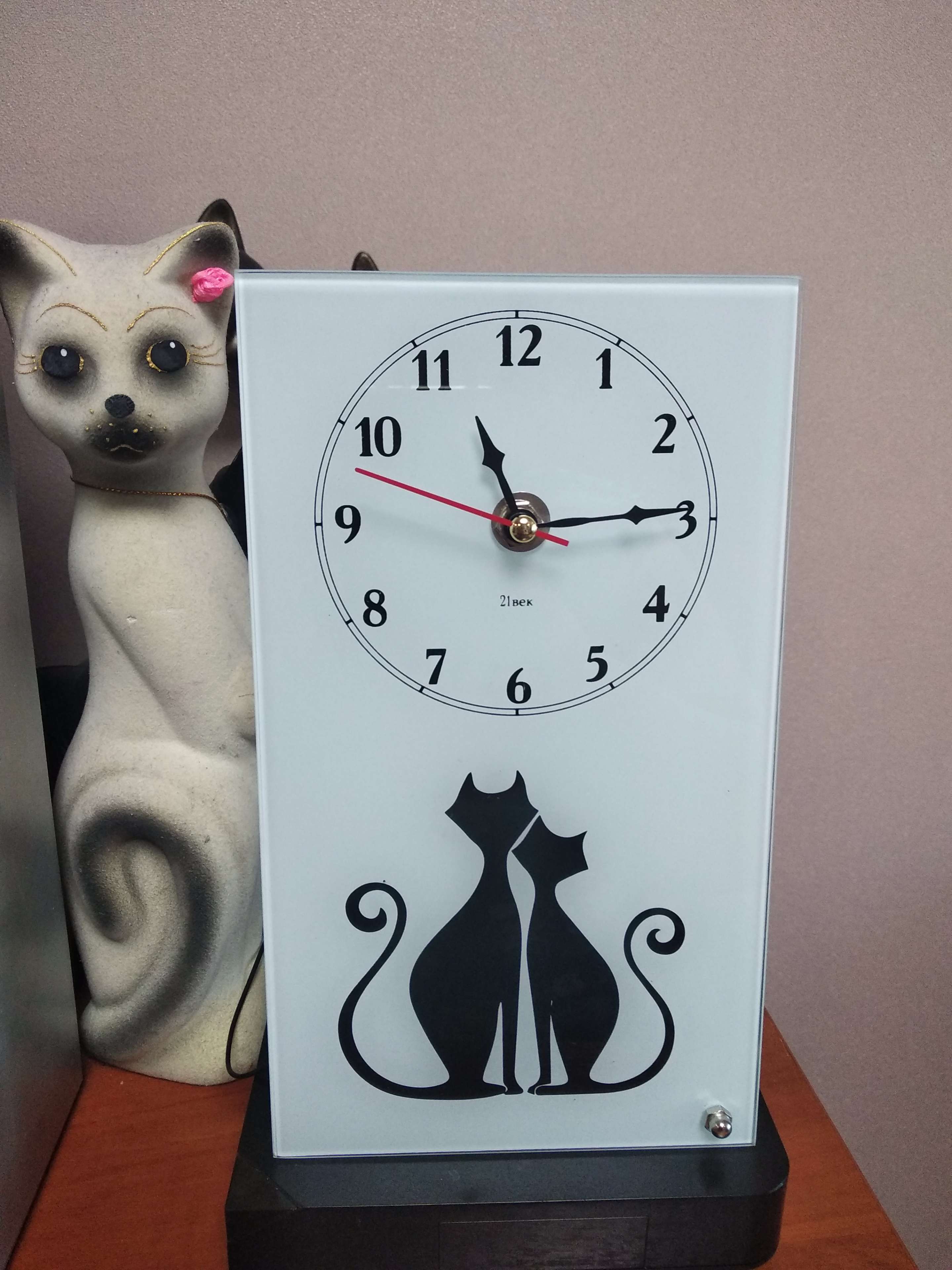Фотография покупателя товара Часы настольные "Коты", бесшумные, 22 х 13 см - Фото 2