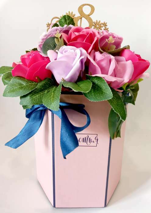 Фотография покупателя товара Коробка складная шестигранник «Пудровый розовый», 17 × 14,8 × 19,5 см - Фото 2