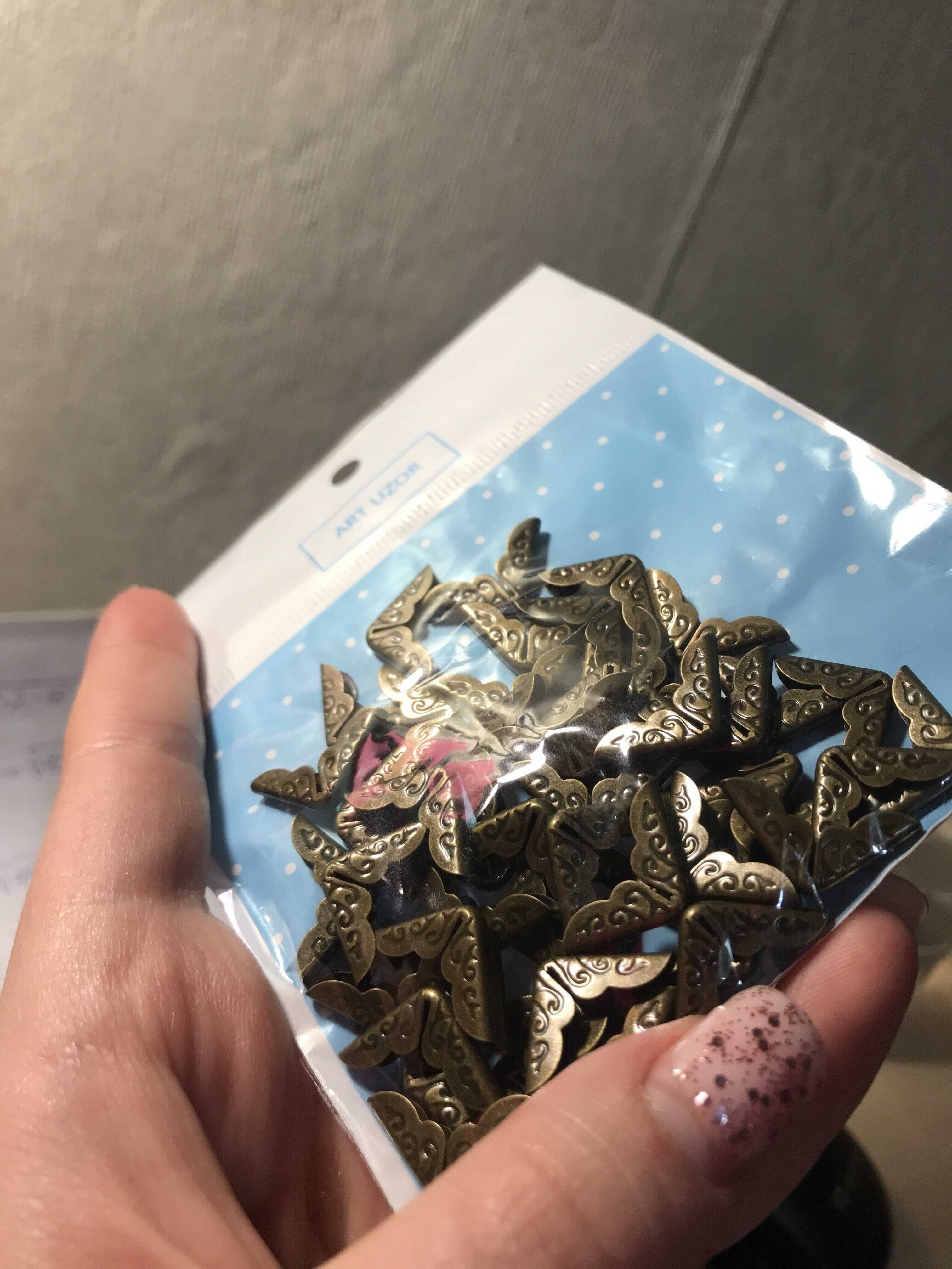 Фотография покупателя товара Защитный уголок для альбома металл "Завитки" набор 50 шт бронза 1,4х1,4 см - Фото 2