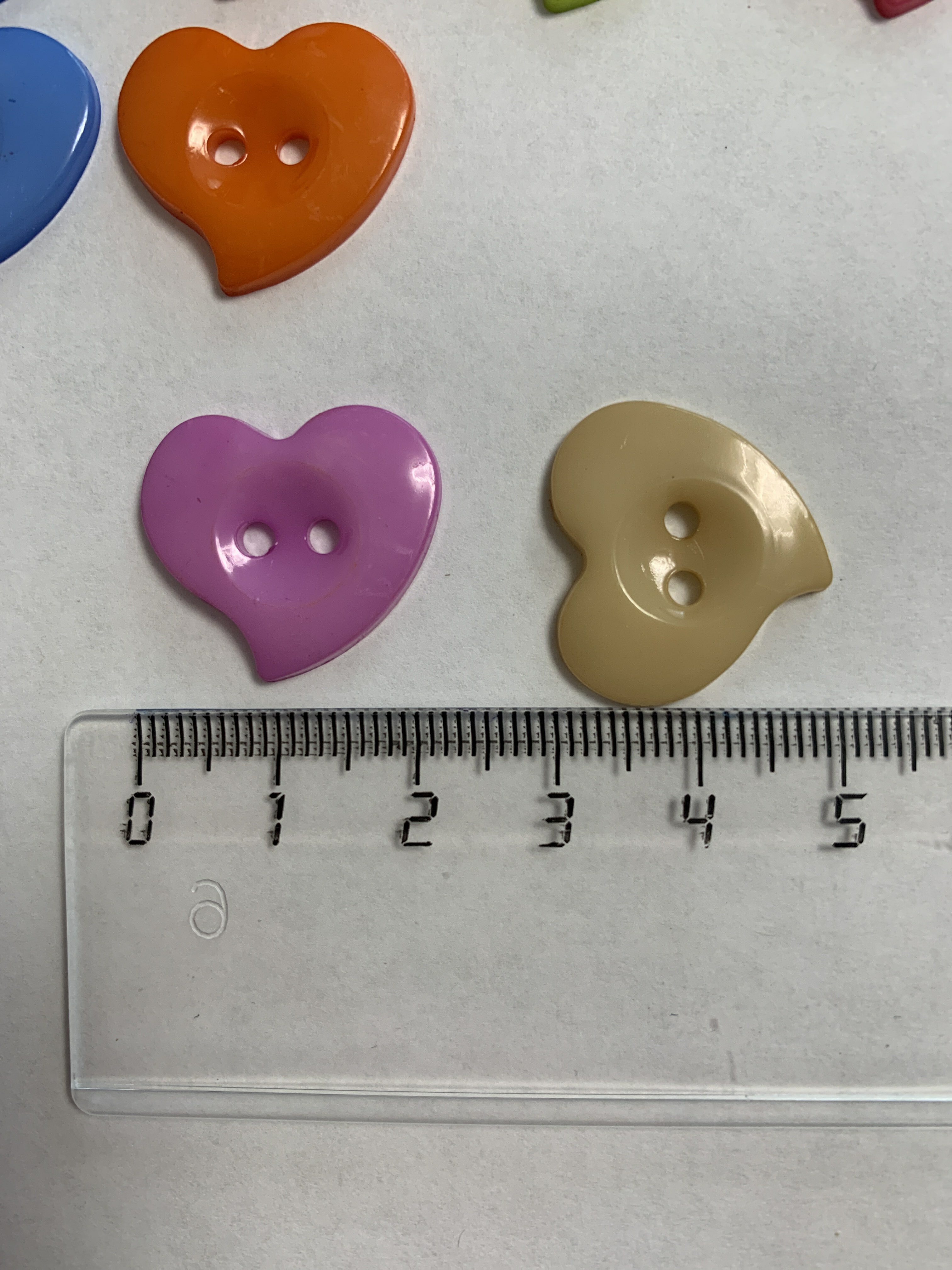 Фотография покупателя товара Набор пуговиц декоративные пластик "Сердечки цветные" (набор 24 шт)  2,2х2,2 см - Фото 1