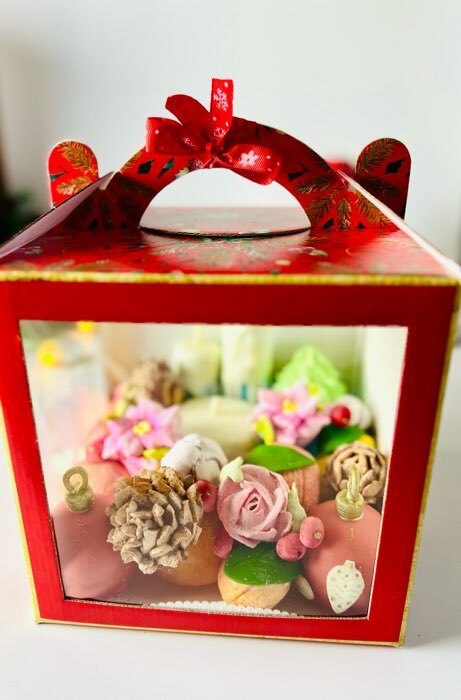 Фотография покупателя товара Коробка кондитерская с окном, сундук, «Новогодняя ботаника» 20 х 20 х 20 см - Фото 1
