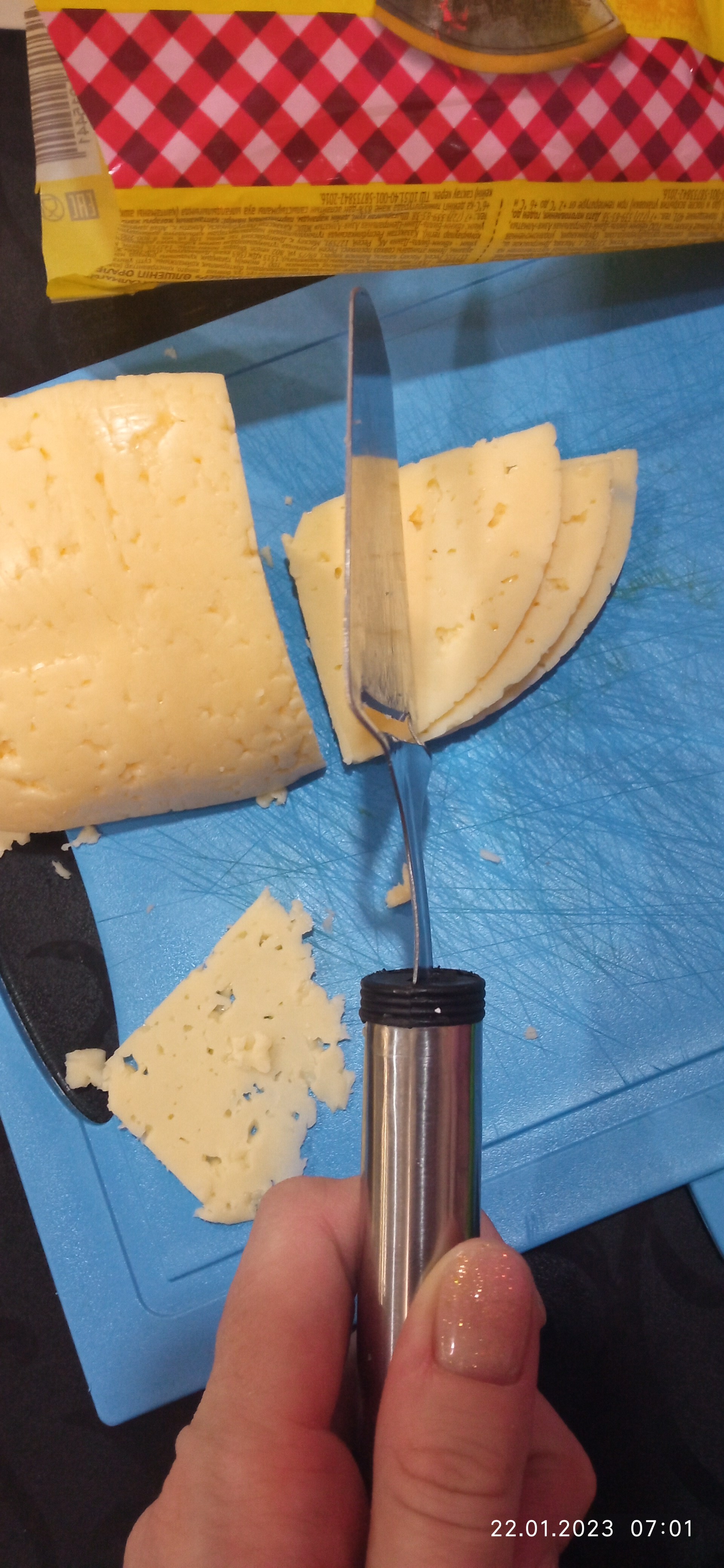 Фотография покупателя товара Нож-лопатка для сыра Доляна «Помощник», 22 см, с металлической ручкой, цвет чёрный - Фото 4