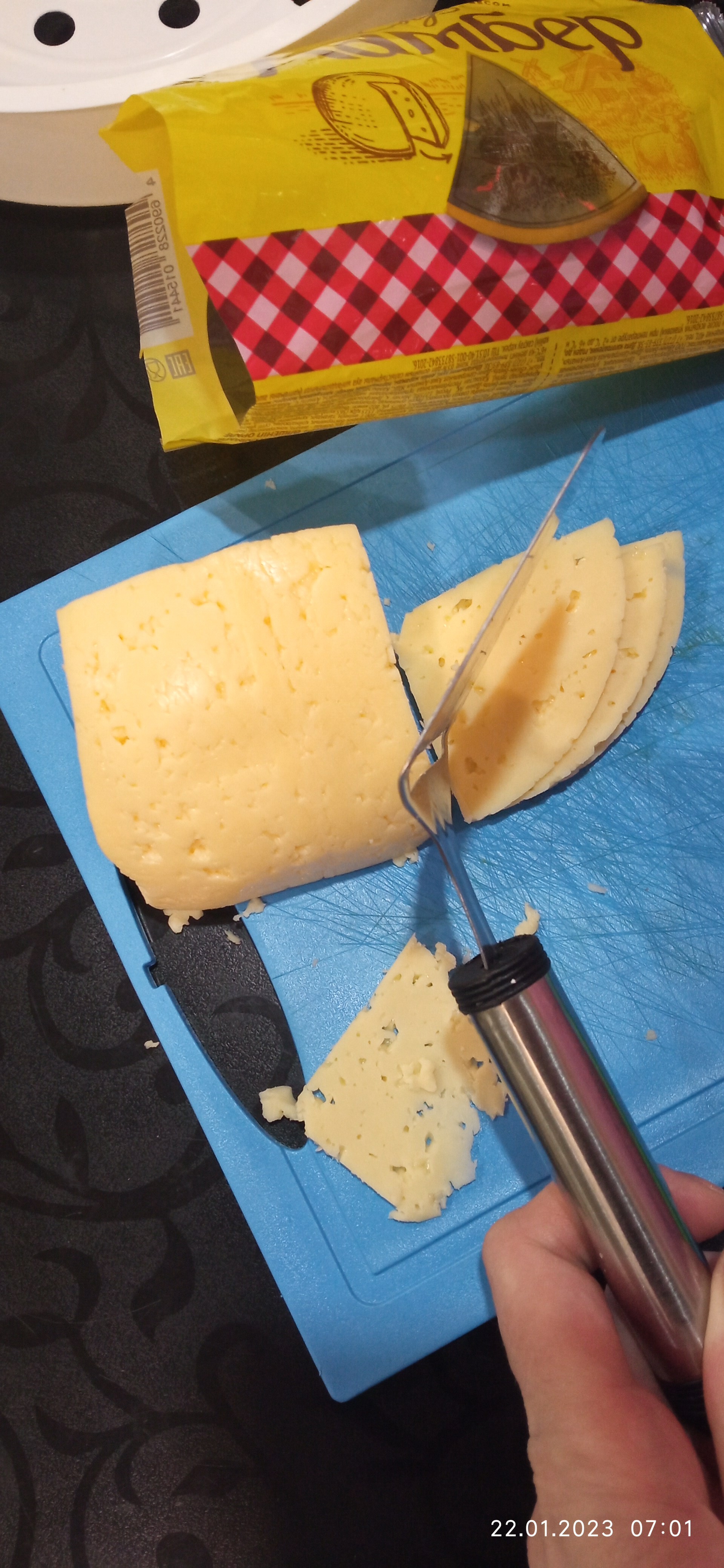 Фотография покупателя товара Нож-лопатка для сыра Доляна «Помощник», 22 см, с металлической ручкой, цвет чёрный - Фото 3