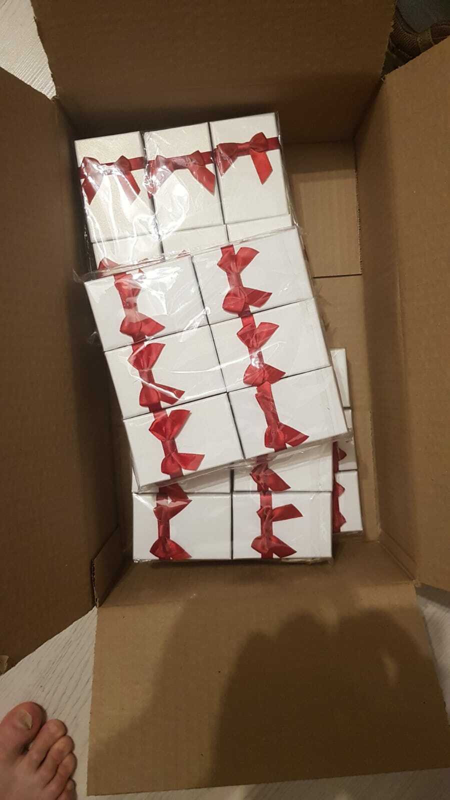 Фотография покупателя товара Коробочка подарочная под набор "Рафаэлло", 5x8, цвет бело-красный (размер полезной части 4,5х7,5 см) - Фото 6