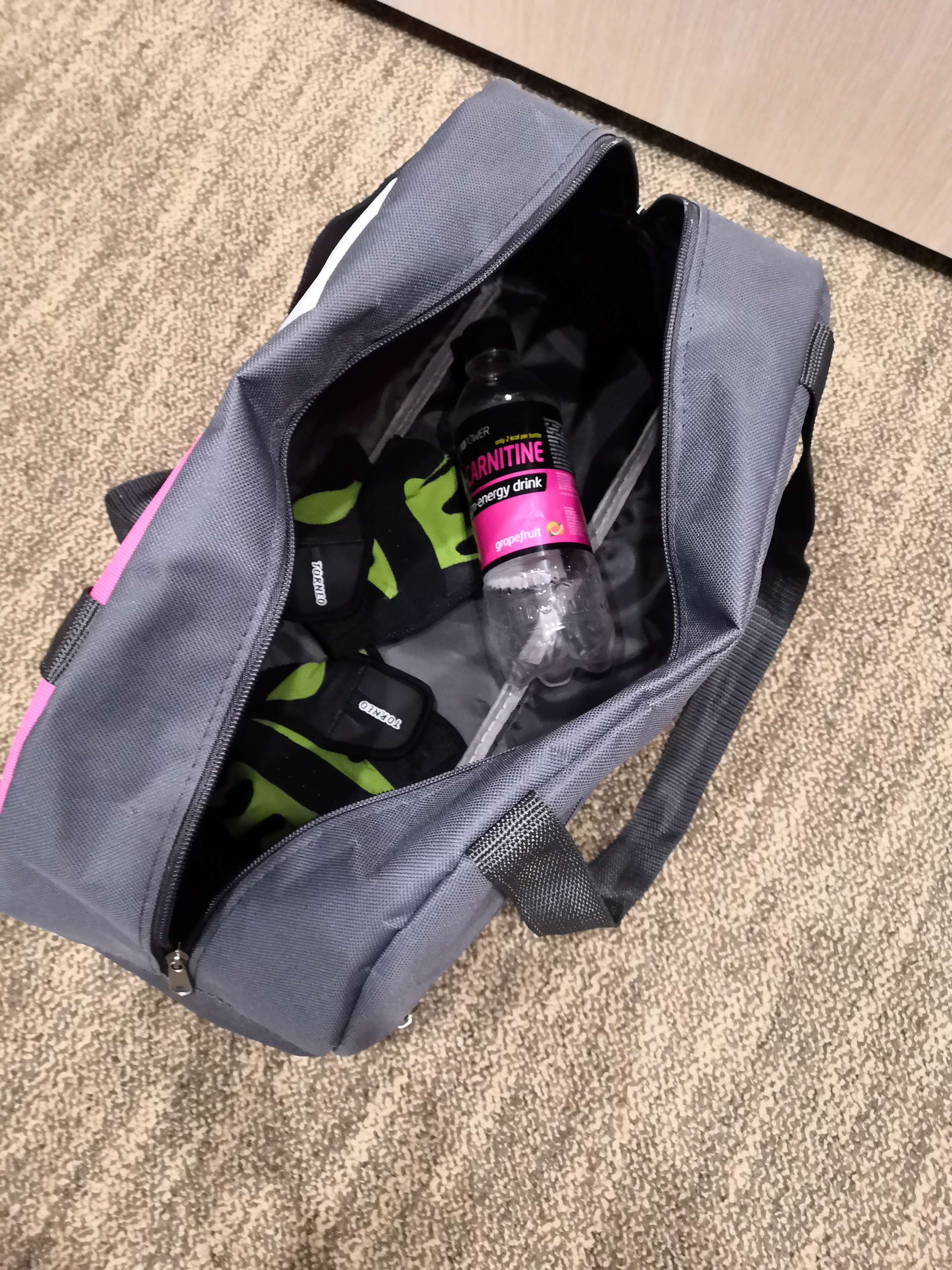 Фотография покупателя товара Сумка спортивная, отдел на молнии, наружный карман, цвет сиреневый/розовый/бирюзовый - Фото 10