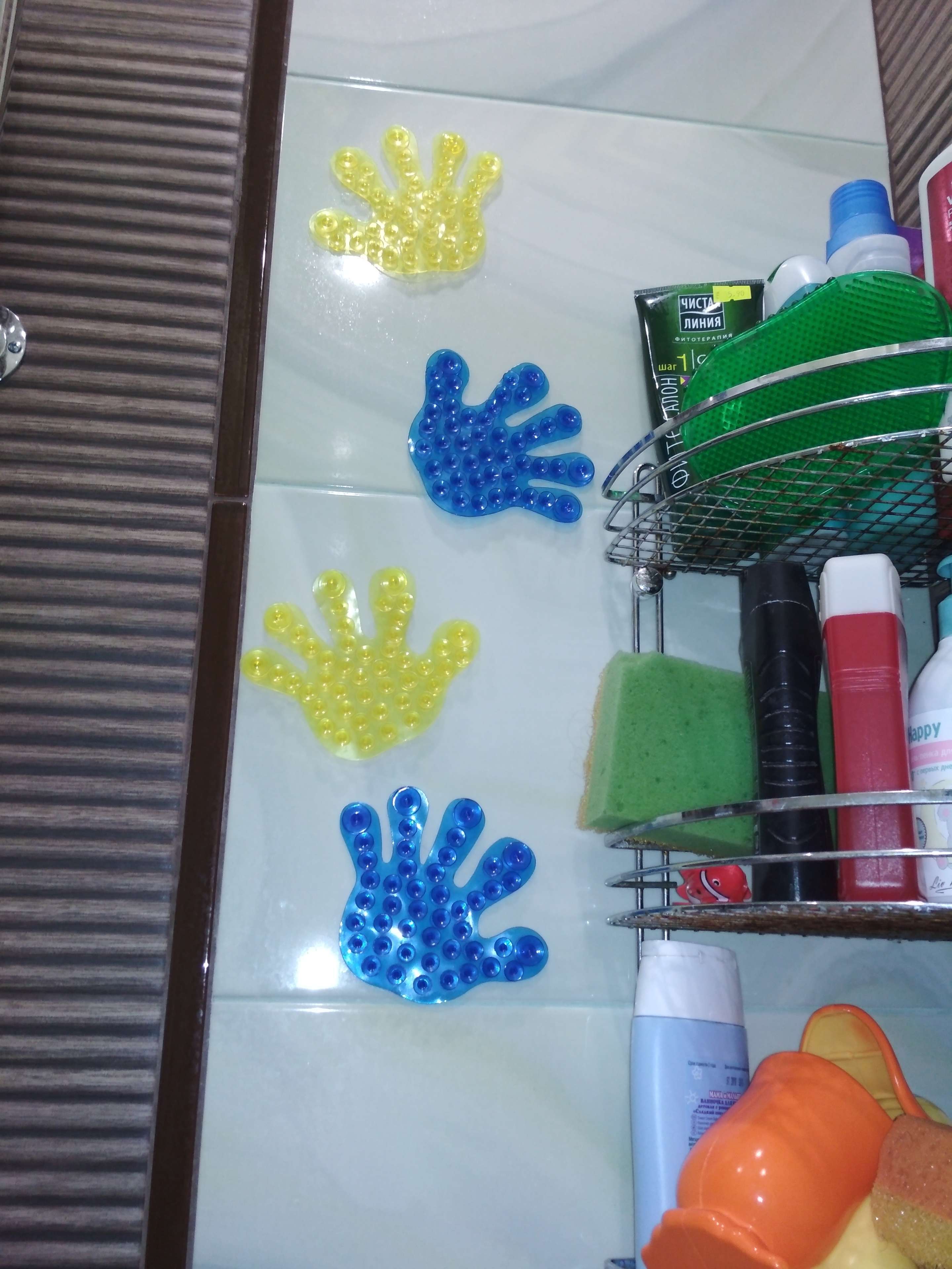 Фотография покупателя товара Мини - коврик детский в ванну «Рука», 13×11 см, цвет МИКС - Фото 15