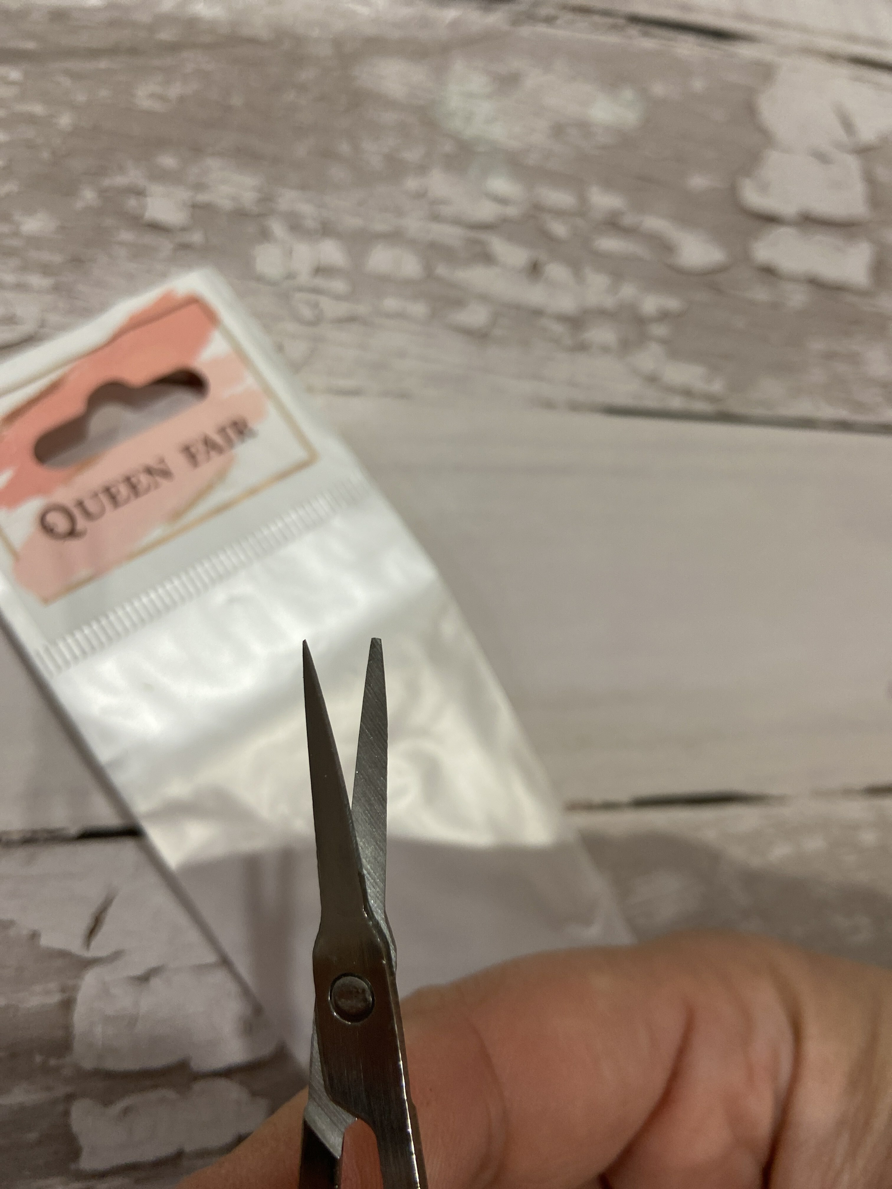 Фотография покупателя товара Ножницы маникюрные, для кутикулы, загнутые, узкие, 9 см, цвет серебристый