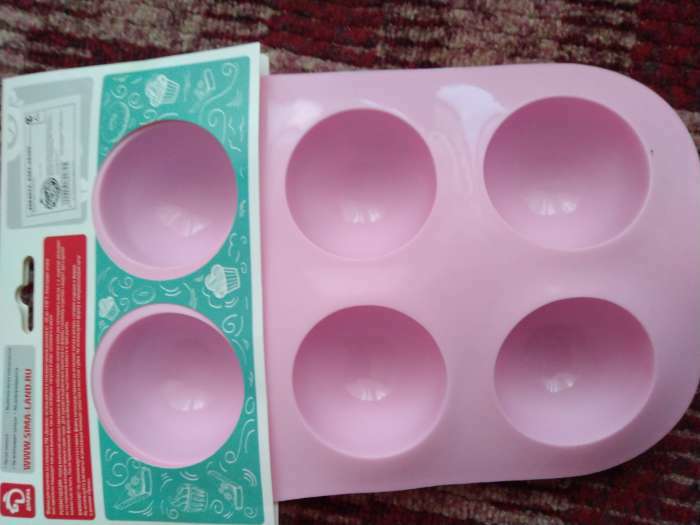 Фотография покупателя товара Форма для выпечки Доляна «Полусферы», силикон, 24×16 см, 6 ячеек, d=5,5 см, цвет МИКС