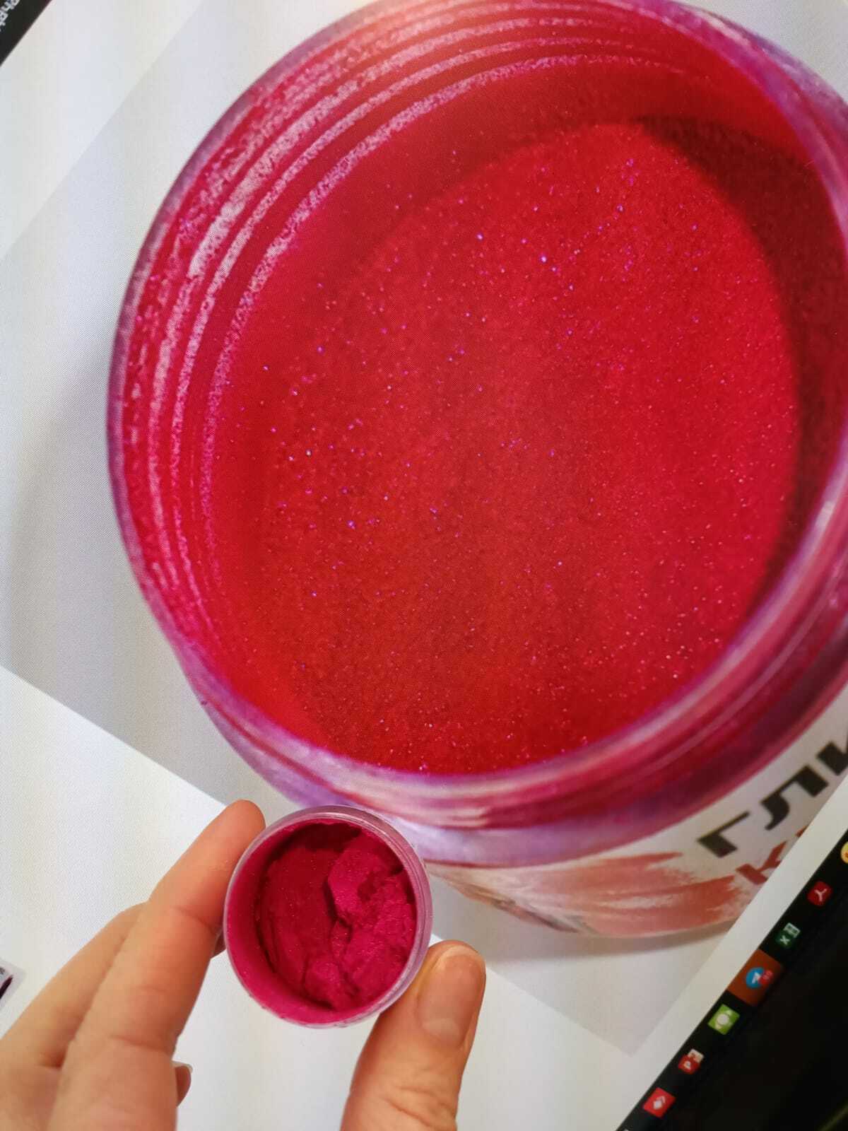 Фотография покупателя товара Глиттер кандурин пищевой КондиМир "Красный", фракция 10-60 µm, 5 г