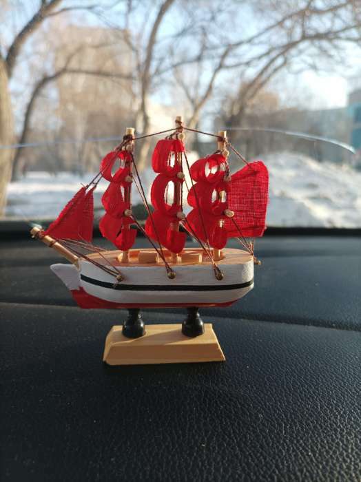 Фотография покупателя товара Корабль "Медуза" 10х3х10 см, белый корпус, красные паруса - Фото 2