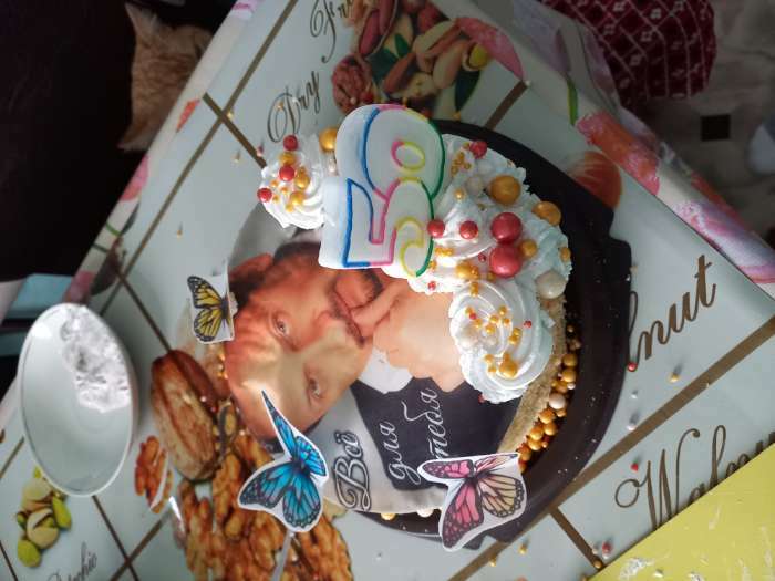 Фотография покупателя товара Свеча для торта «‎Юбилейный ГИГАНТ», цифра "50", ободок цветной, 7,5 см