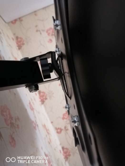 Фотография покупателя товара УЦЕНКА Кронштейн Luazon для ТВ, наклонный, поворотный, от стены 80-550 мм, 14-55" - Фото 1