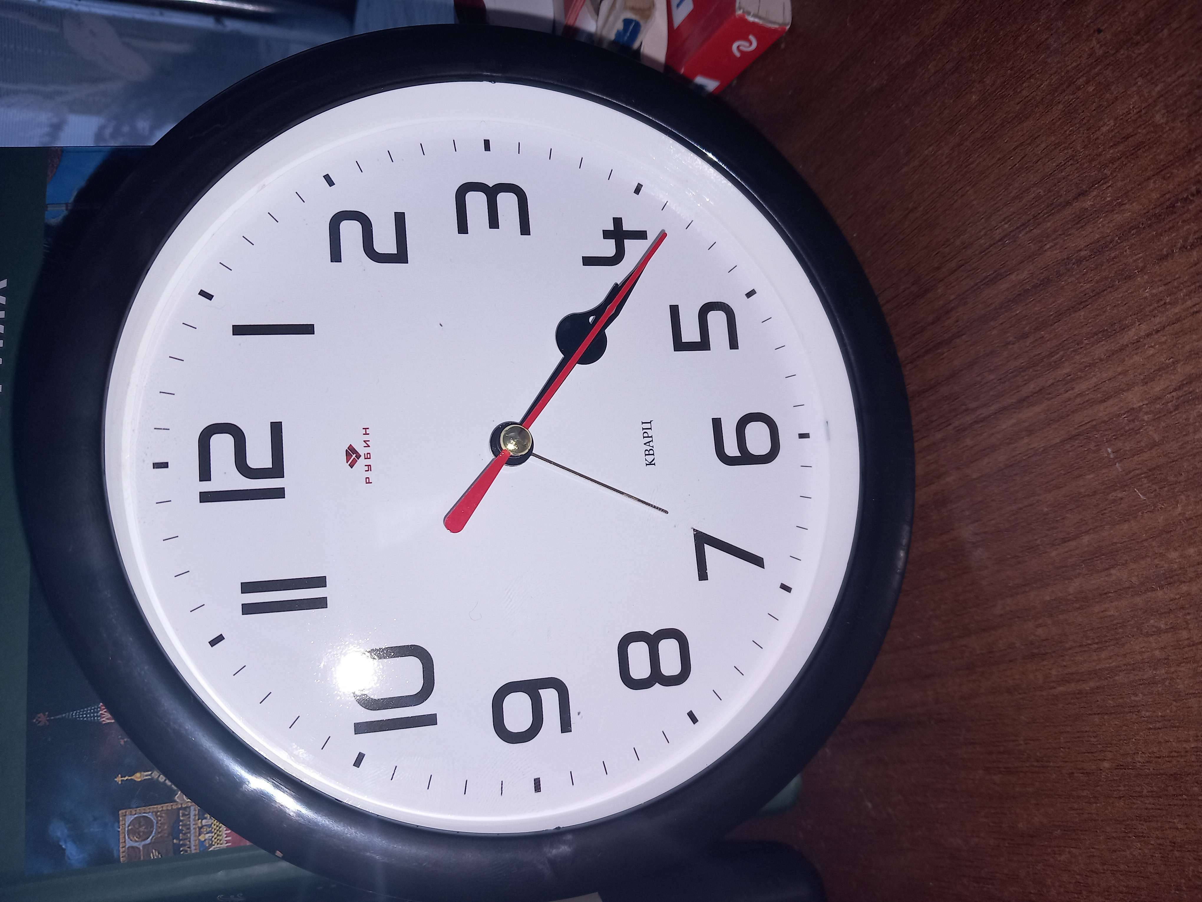 Фотография покупателя товара Часы - будильник настольные "Классика", дискретный ход, циферблат 15 см, 16.5 х 16.5 см, АА - Фото 1