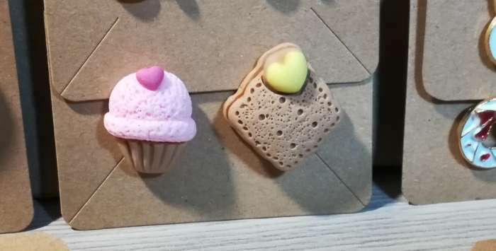 Фотография покупателя товара Серьги пластик «Вкусности» печенька с мороженым, цвет бежево-розовый - Фото 1