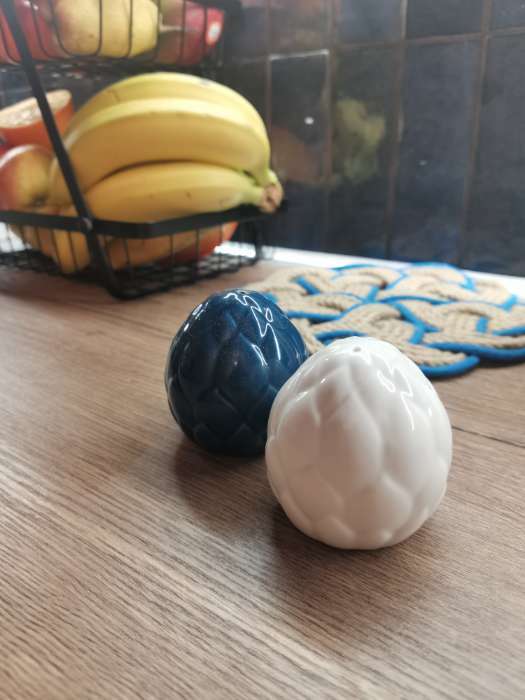 Фотография покупателя товара Перечница и солонка из керамики «Артишок», белая и синяя 6 х 6.5 см, цвет белый-синий