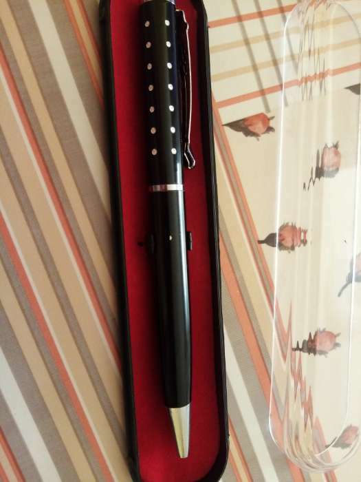 Фотография покупателя товара Ручка шариковая, подарочная, в пластиковом футляре, поворотная, "Бизнес", чёрная с серебристыми вставками