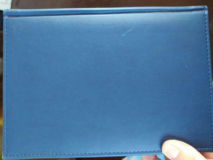 Фотография покупателя товара Ежедневник недатированный А5, 160 листов "Вивелла", обложка искусственная кожа, перфорация углов, тёмно-синий - Фото 1