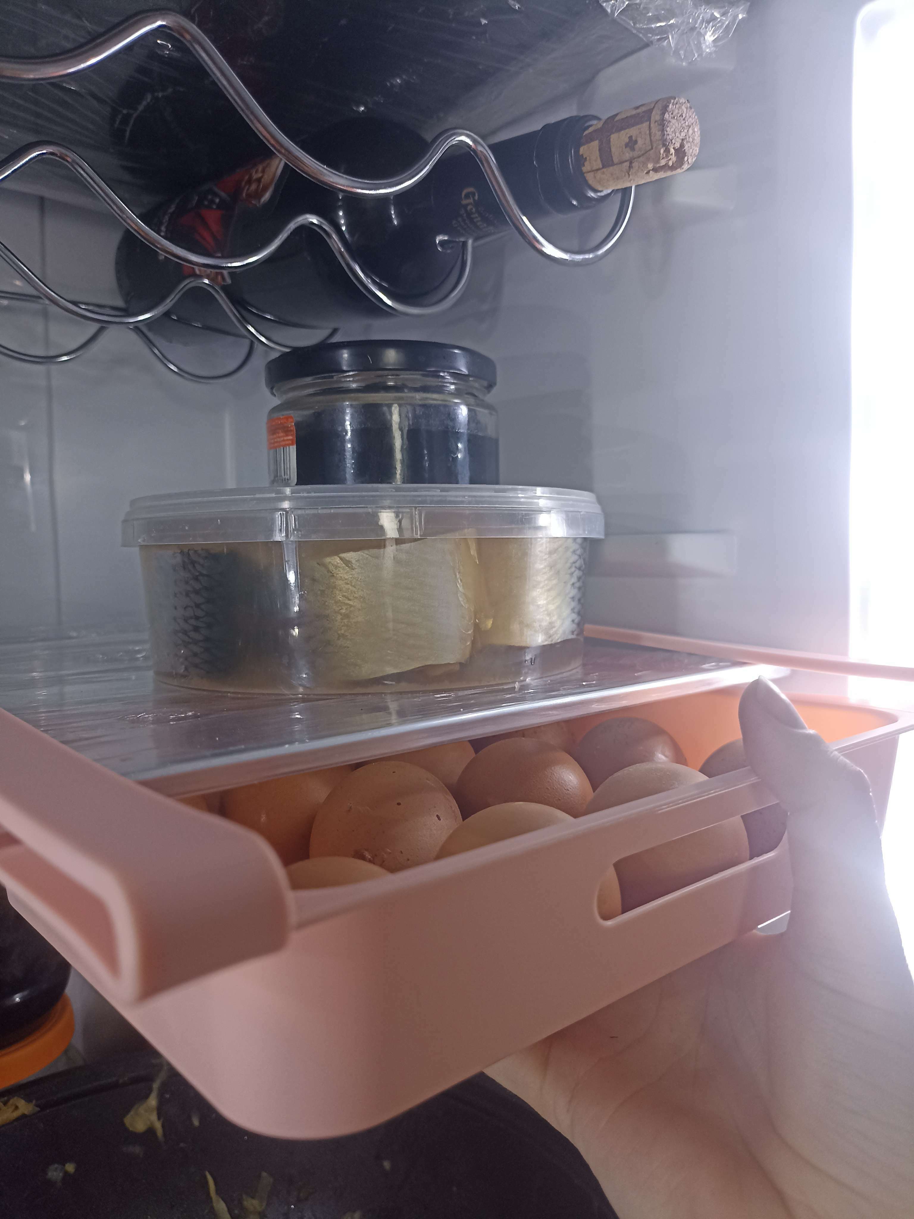 Фотография покупателя товара Полка для яиц в холодильник, подвесная, 12 ячеек, 26×17×5 см, цвет МИКС - Фото 2