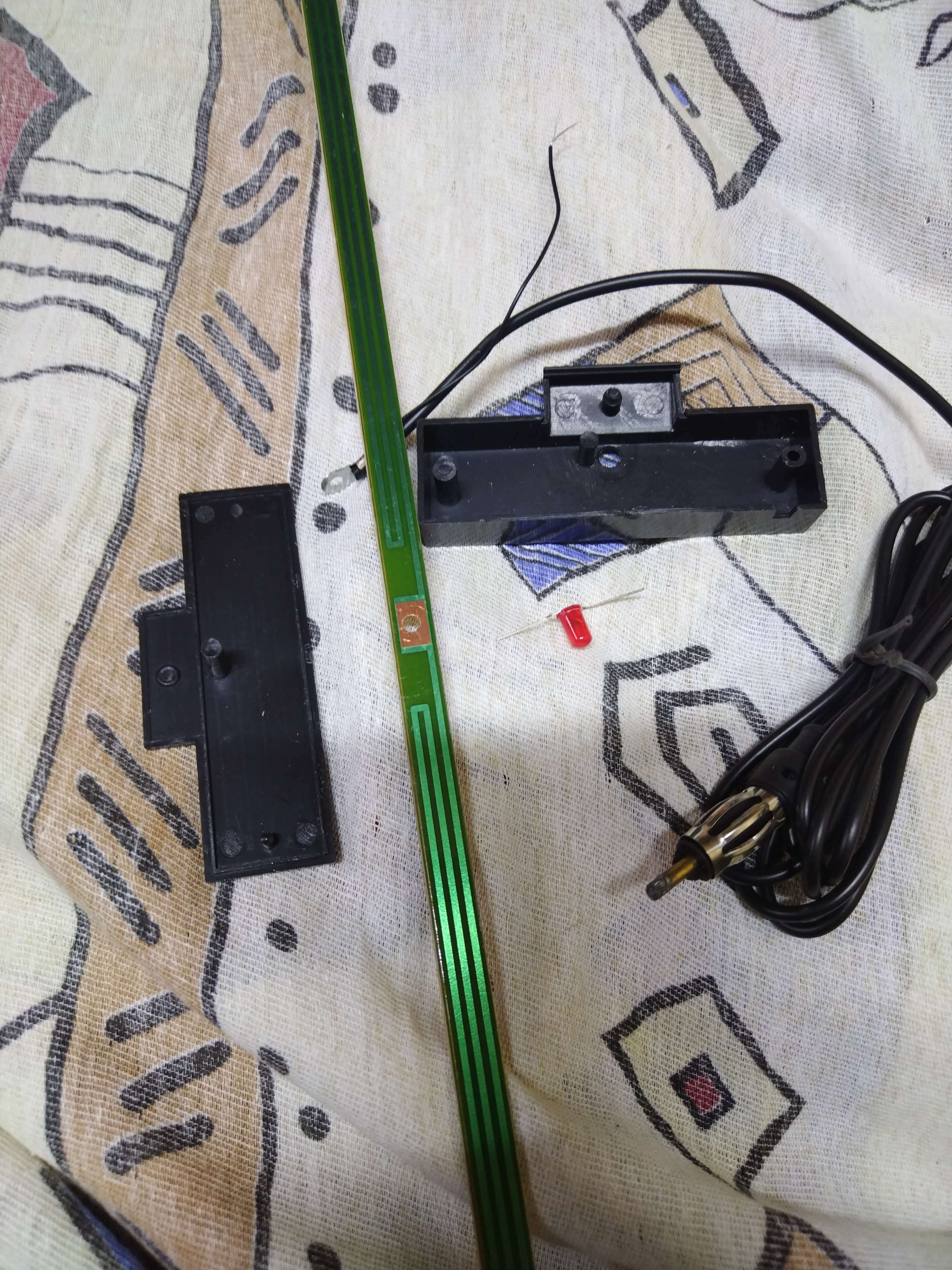 Фотография покупателя товара Антенна внутрисалонная Cartage, активная 28 см, всеволновая, кабель 1.8 м