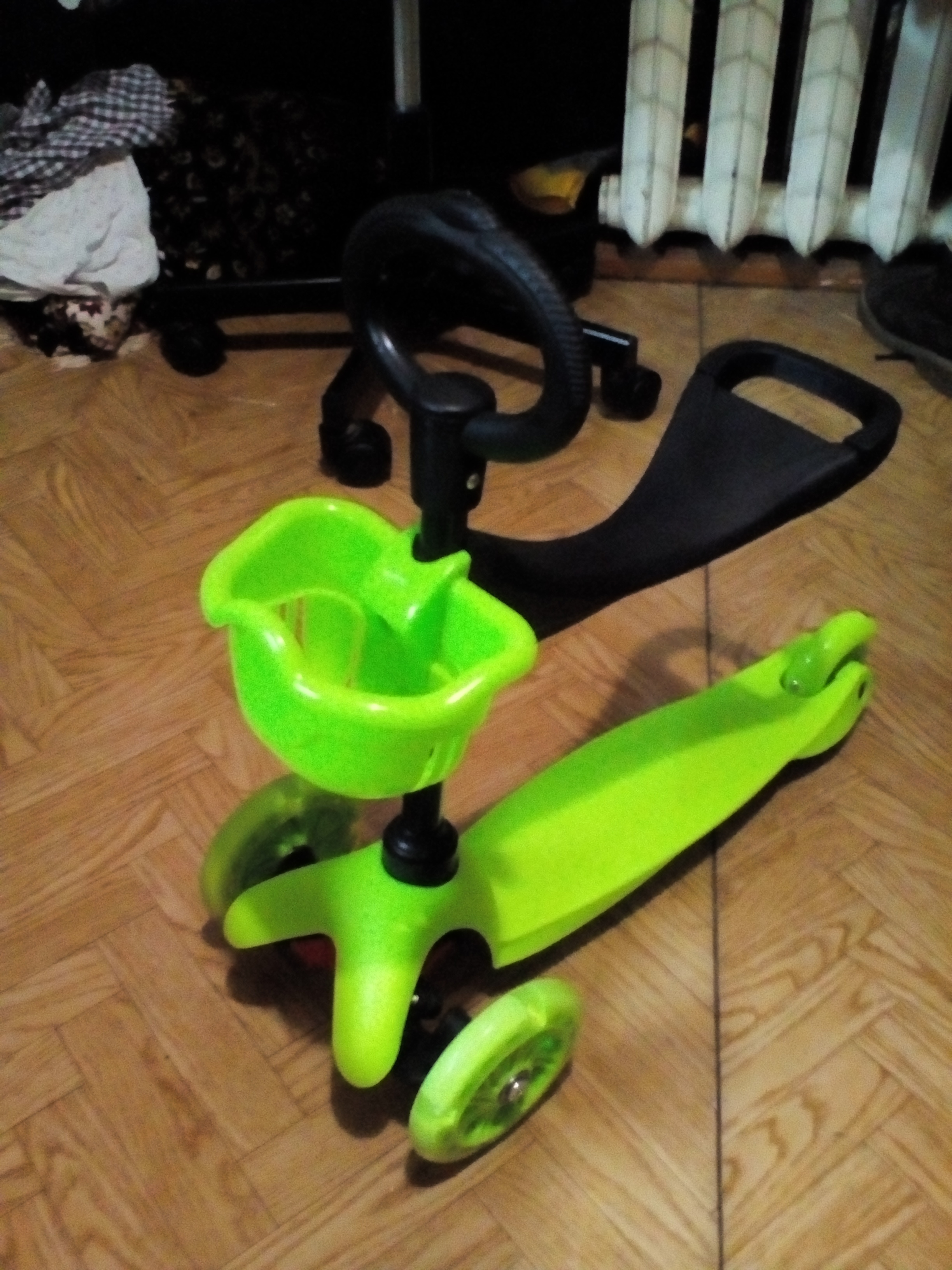 Фотография покупателя товара Самокат-каталка стальной OT-2014/033, три колёса PU d= 125 и 80 мм, цвет зелёный