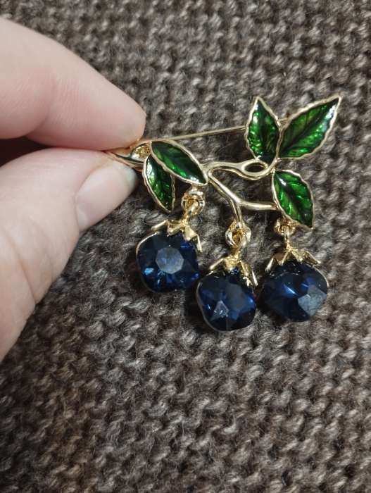 Фотография покупателя товара Брошь «Ягоды», цвет сине-зелёный в золоте - Фото 3