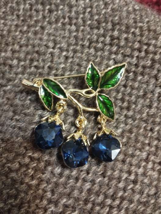 Фотография покупателя товара Брошь «Ягоды», цвет сине-зелёный в золоте - Фото 4