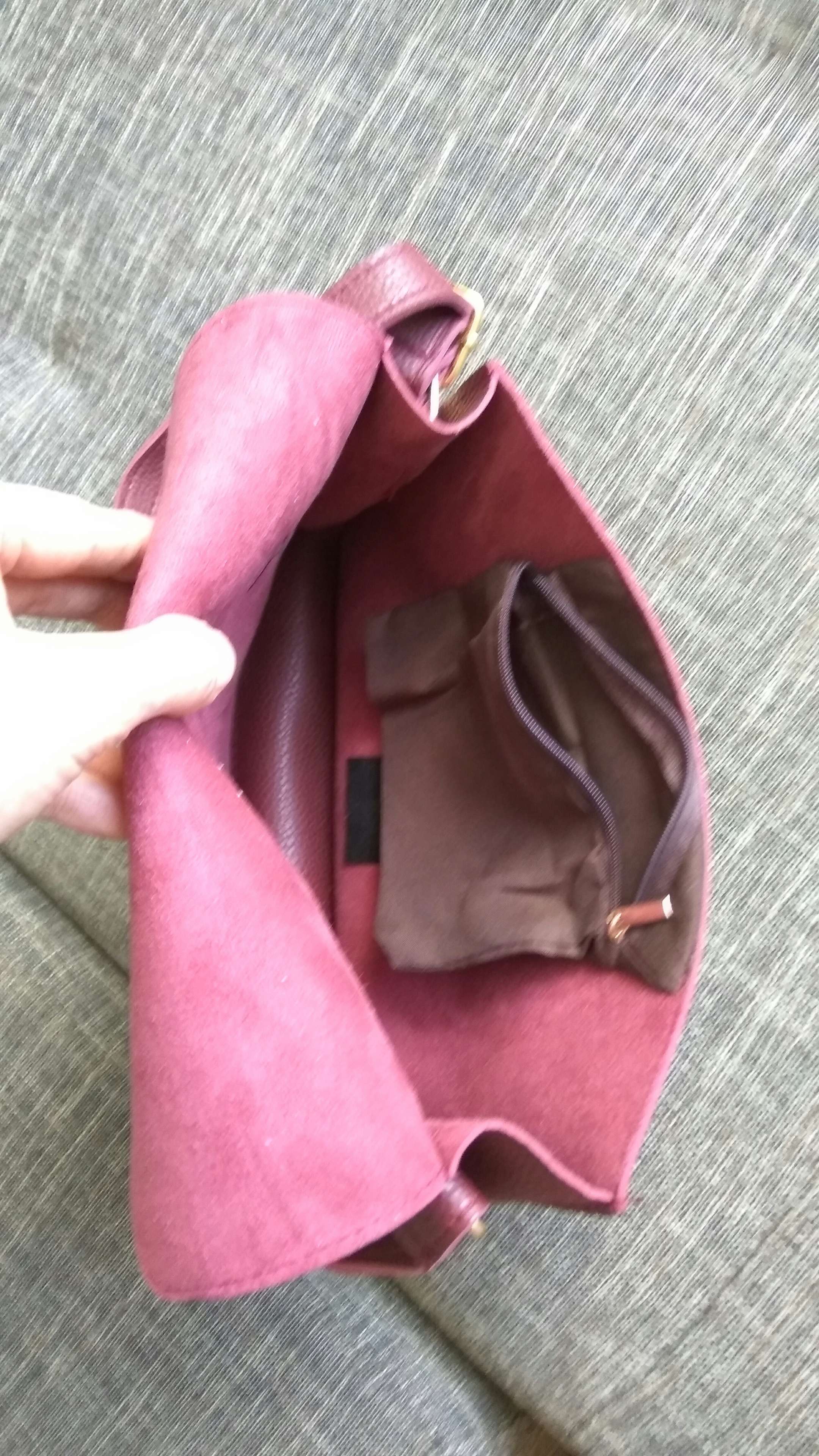 Фотография покупателя товара Сумка женская на клапане, 1 отдел, наружный карман, регулируемый ремень, цвет бордовый - Фото 3