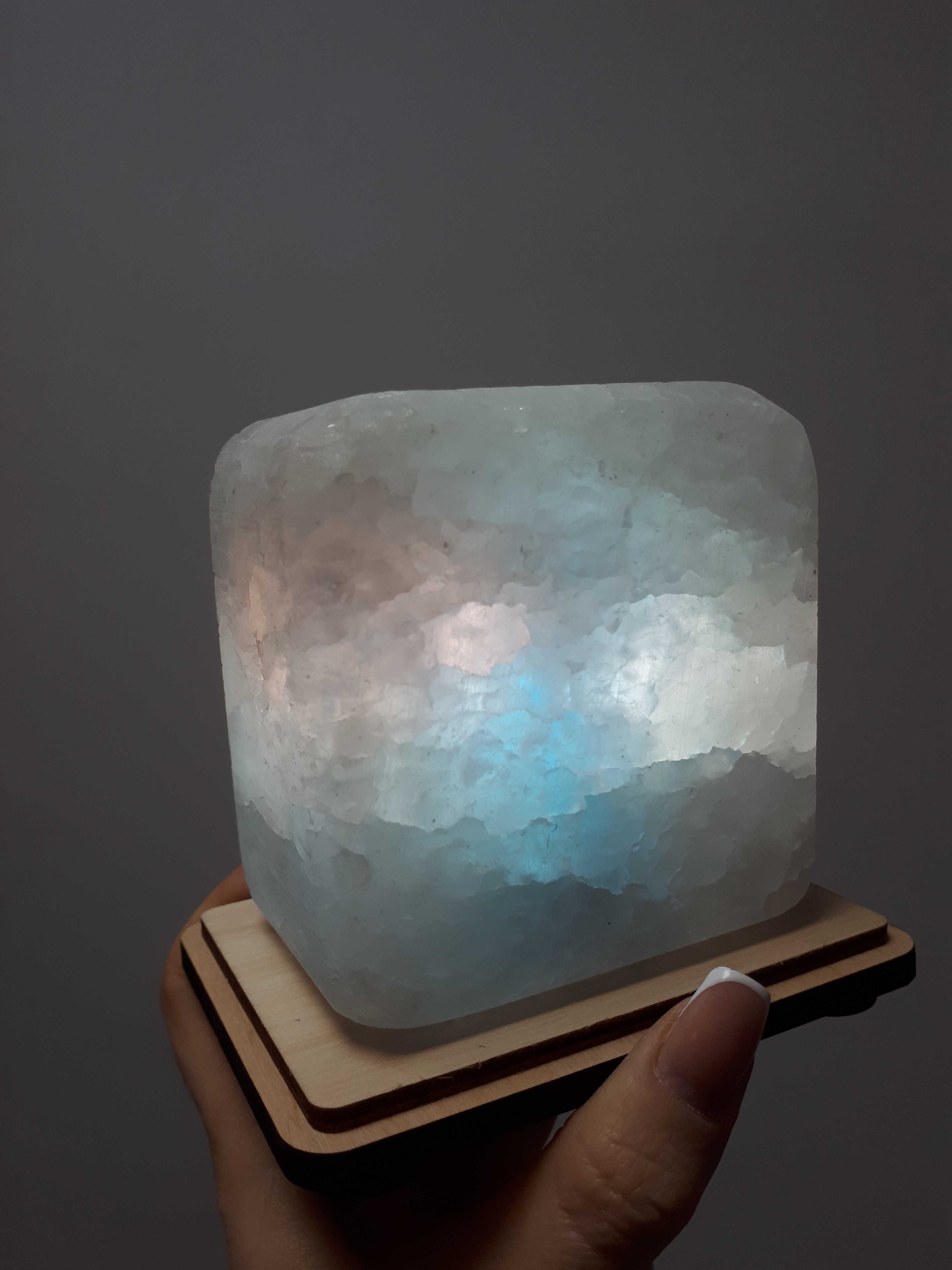 Фотография покупателя товара Соляной светильник "Квадратик", малый 8 х 8 х 6 см, цвет синий, цельный кристалл - Фото 1