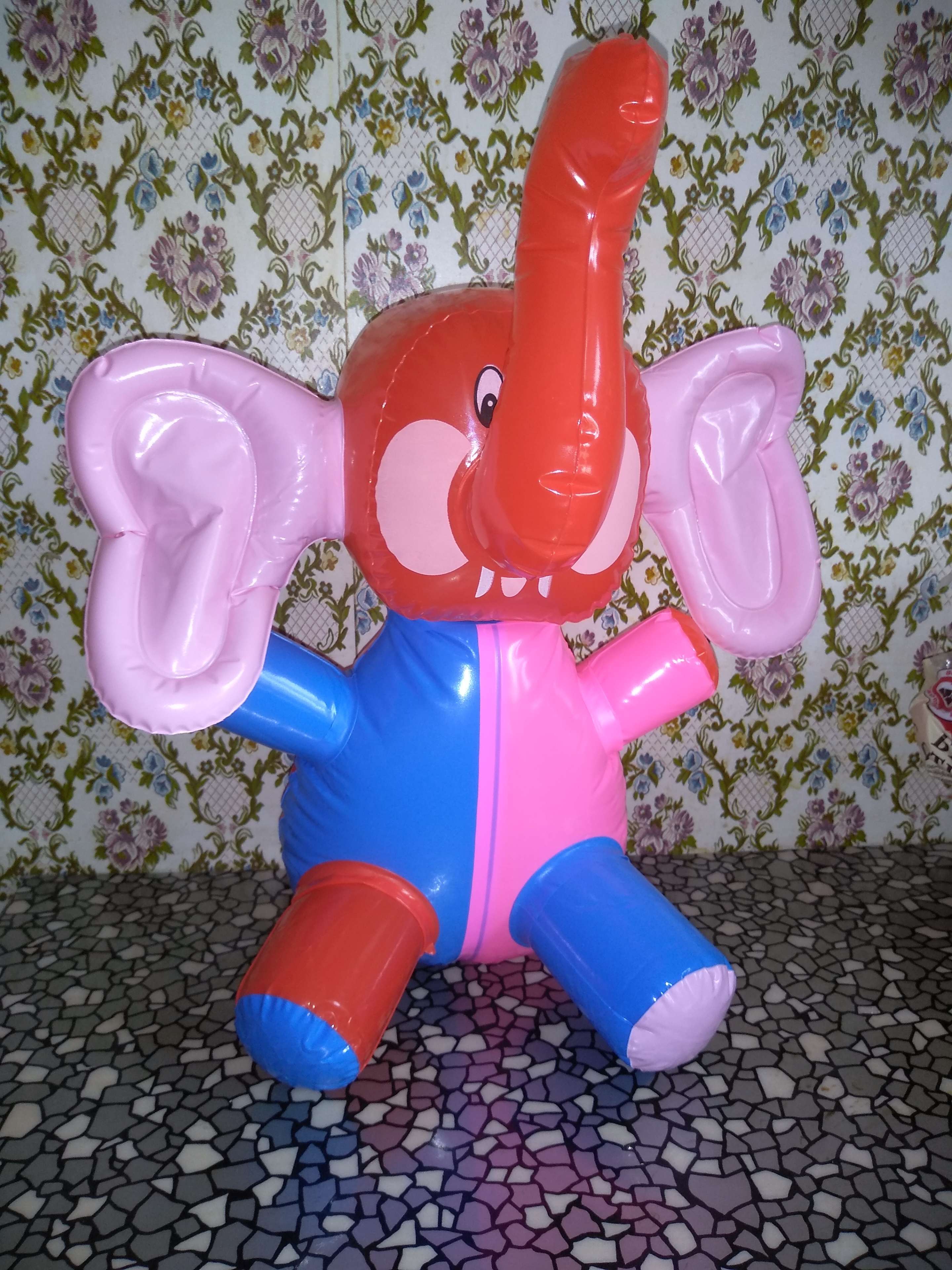 Фотография покупателя товара Надувная игрушка «Слоник» 40 см, цвета МИКС - Фото 2