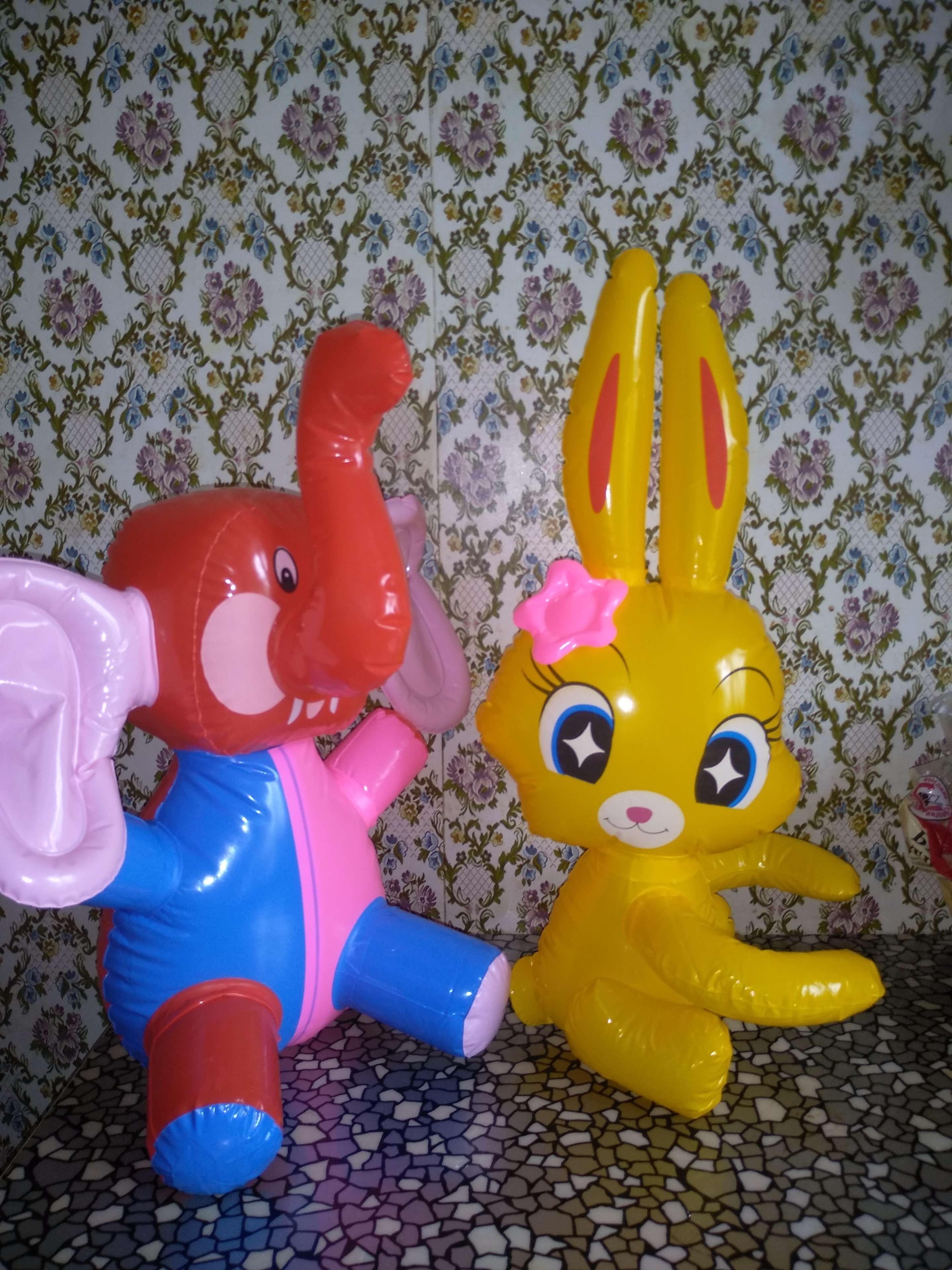 Фотография покупателя товара Надувная игрушка «Слоник» 40 см, цвета МИКС - Фото 3