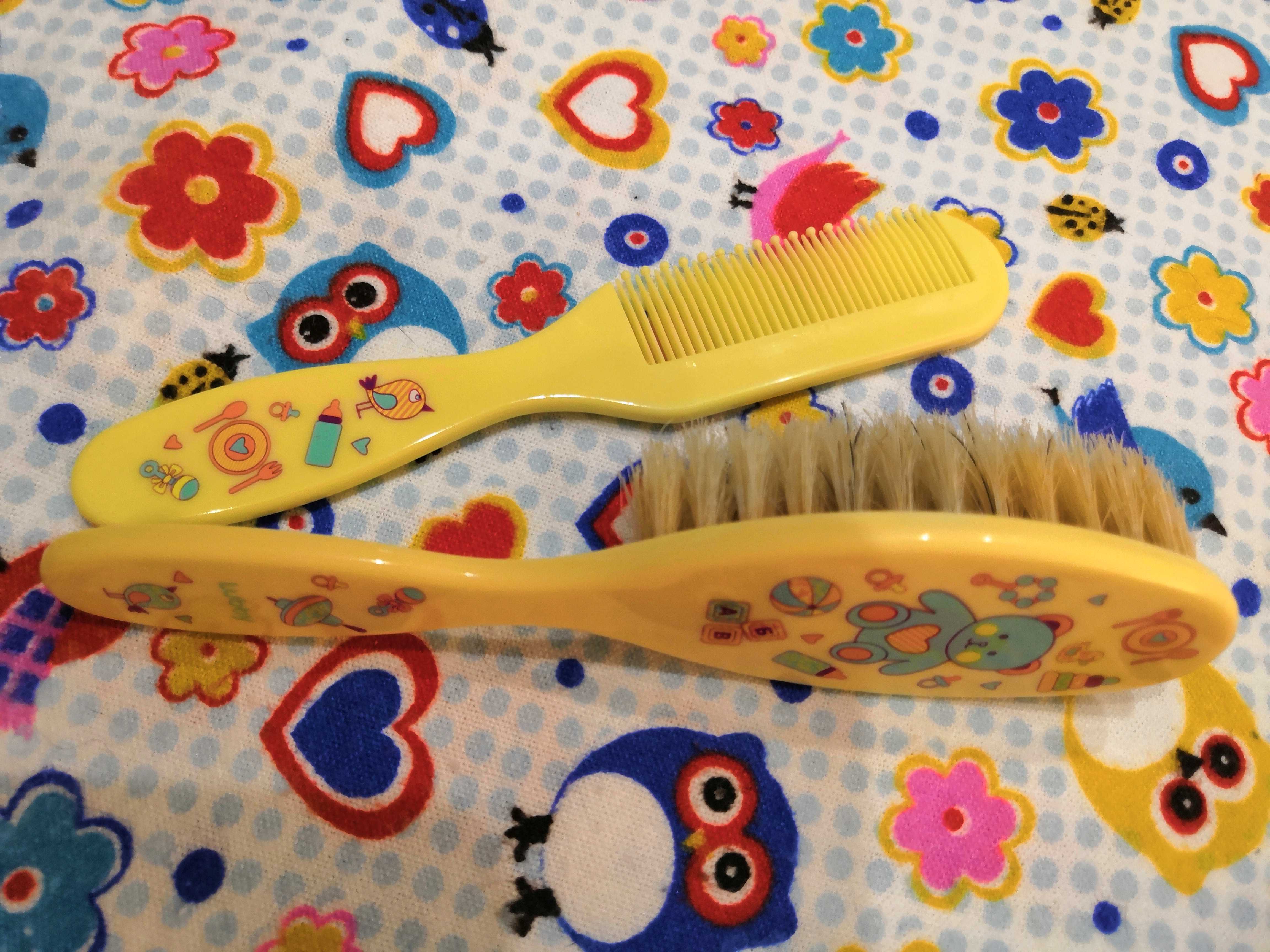 Фотография покупателя товара Расчёска детская + массажная щётка с натуральной щетиной для волос в наборе «Малыши и малышки», от 0 мес. - Фото 4