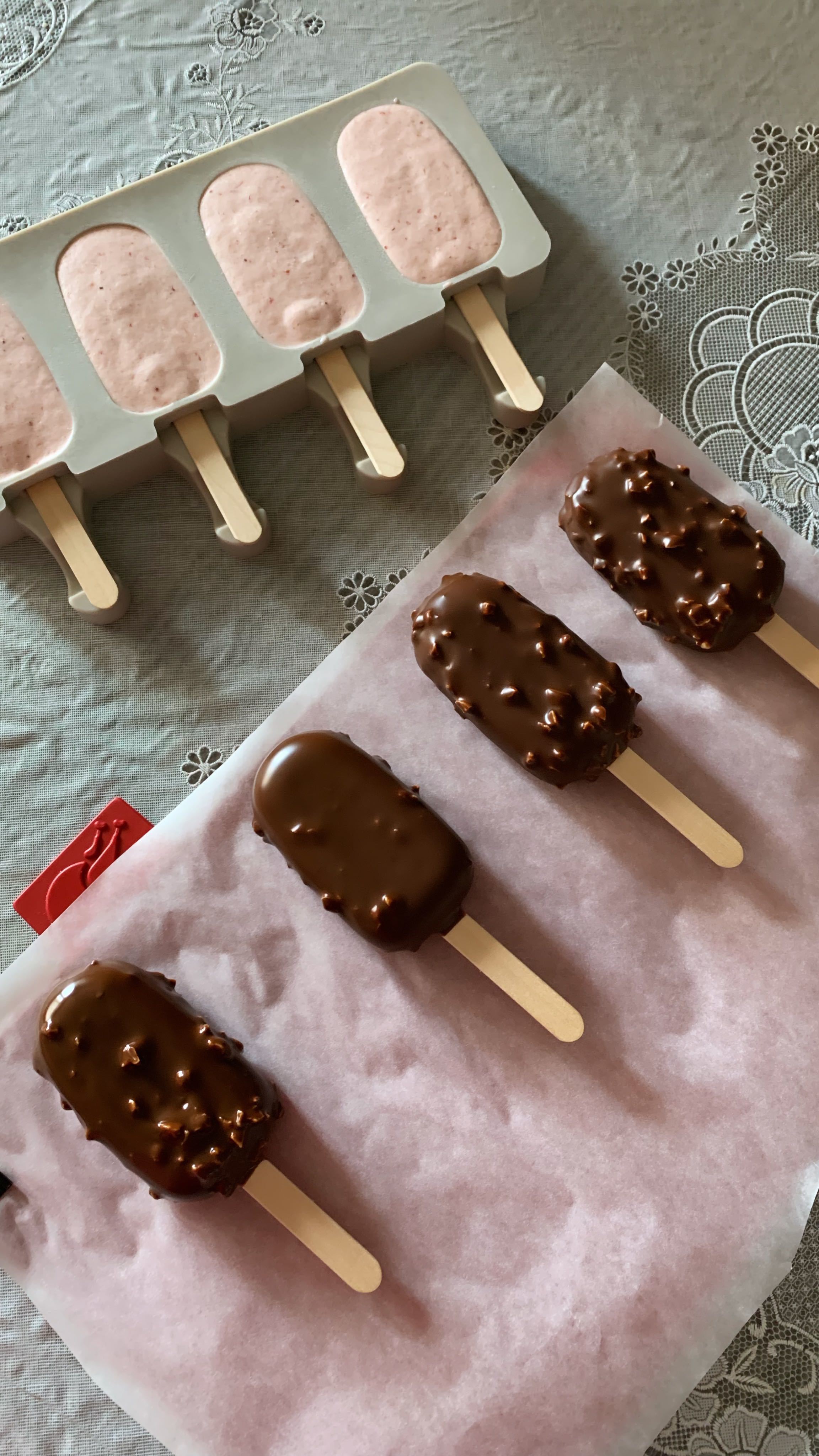 Фотография покупателя товара Форма для мороженого Доляна «Эскимо малое», силикон, 21,5×12,5×2 см, 4 ячейки (6,9×3,8 см), цвет МИКС - Фото 45