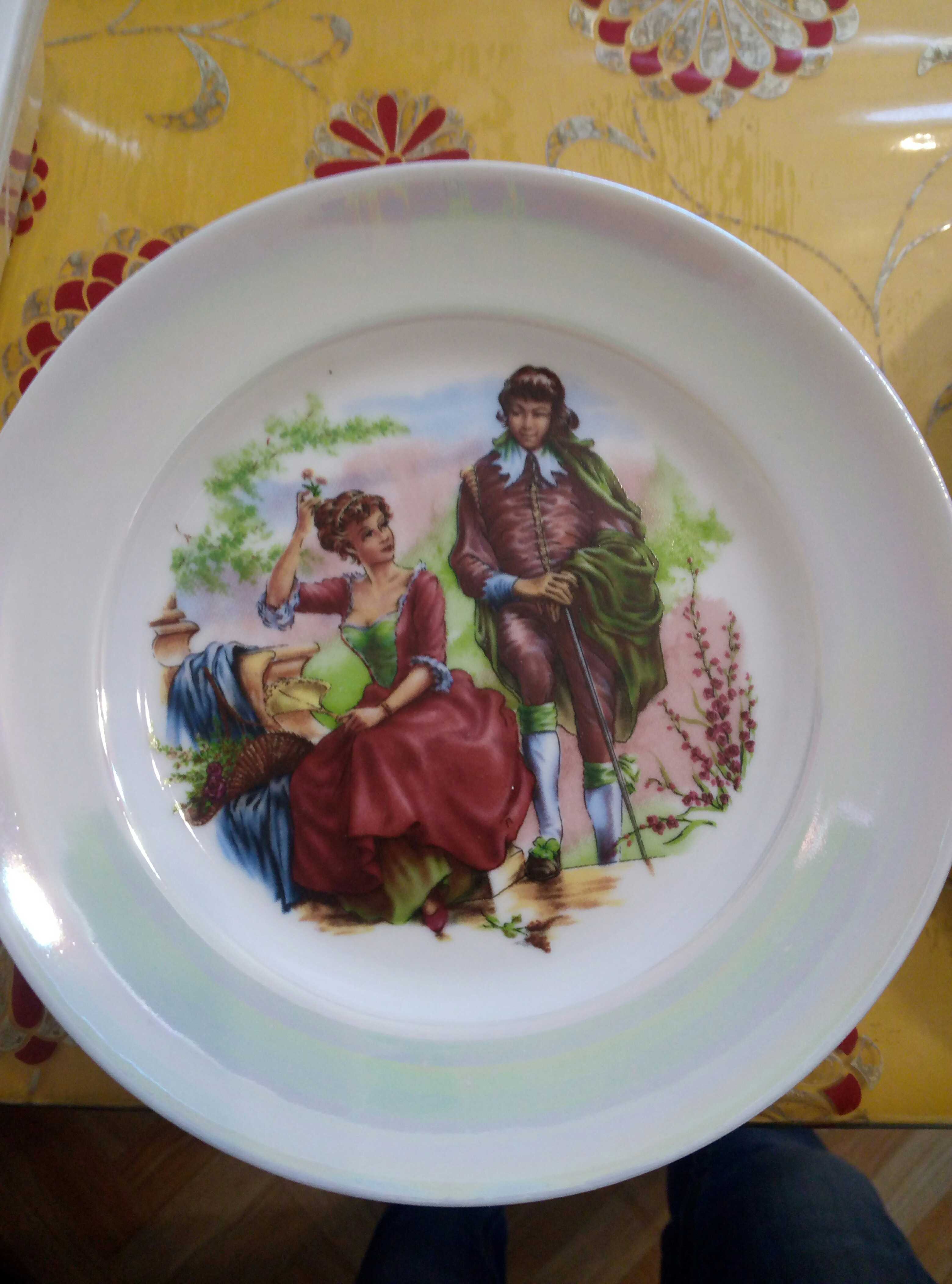 Фотография покупателя товара Набор тарелок фарфоровых «Мадонна», d=17 см, 6 шт, цвет МИКС - Фото 3