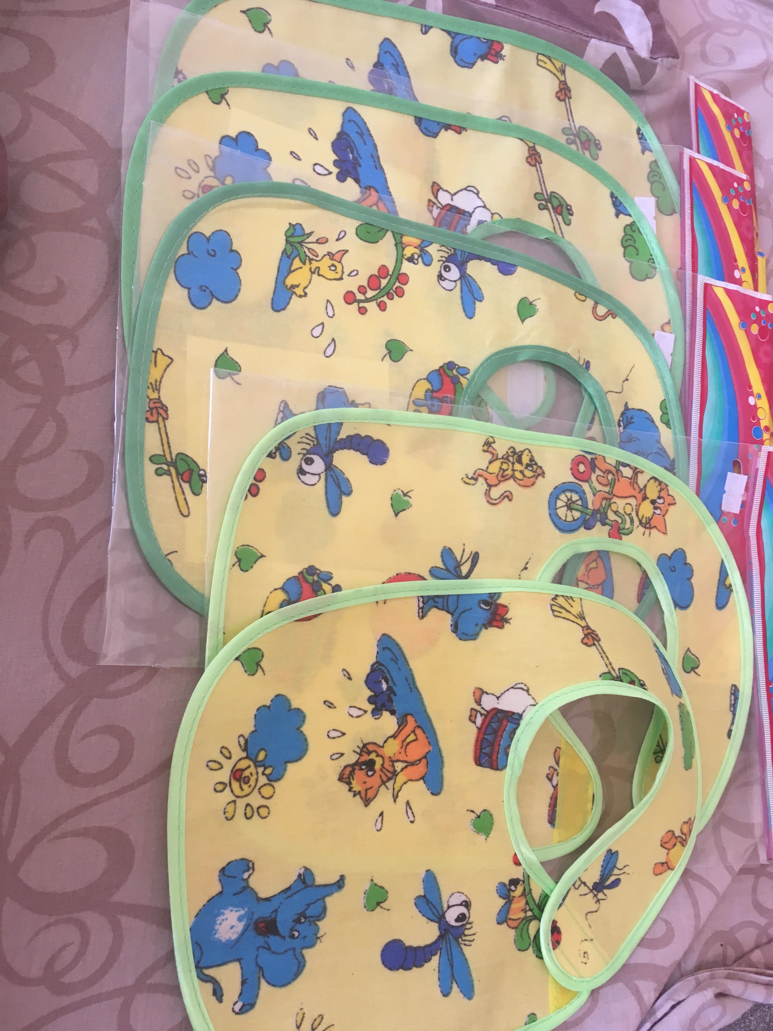 Фотография покупателя товара Нагрудник для кормления непромокаемый на липучке, р-р. 22х22 см, МИКС - Фото 1