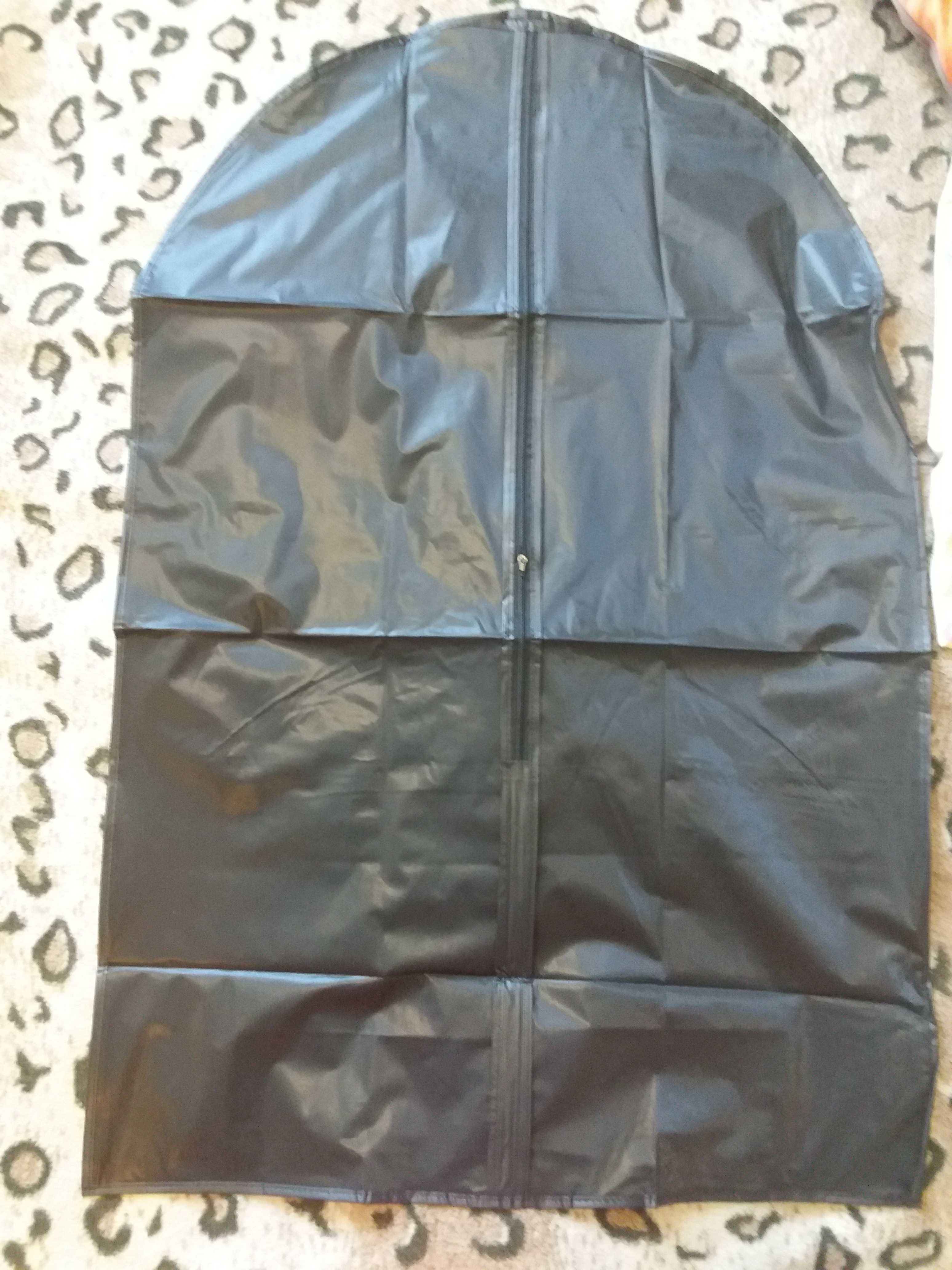 Фотография покупателя товара Чехол для одежды Доляна, 60×90 см, плотный, PEVA, цвет чёрный - Фото 3