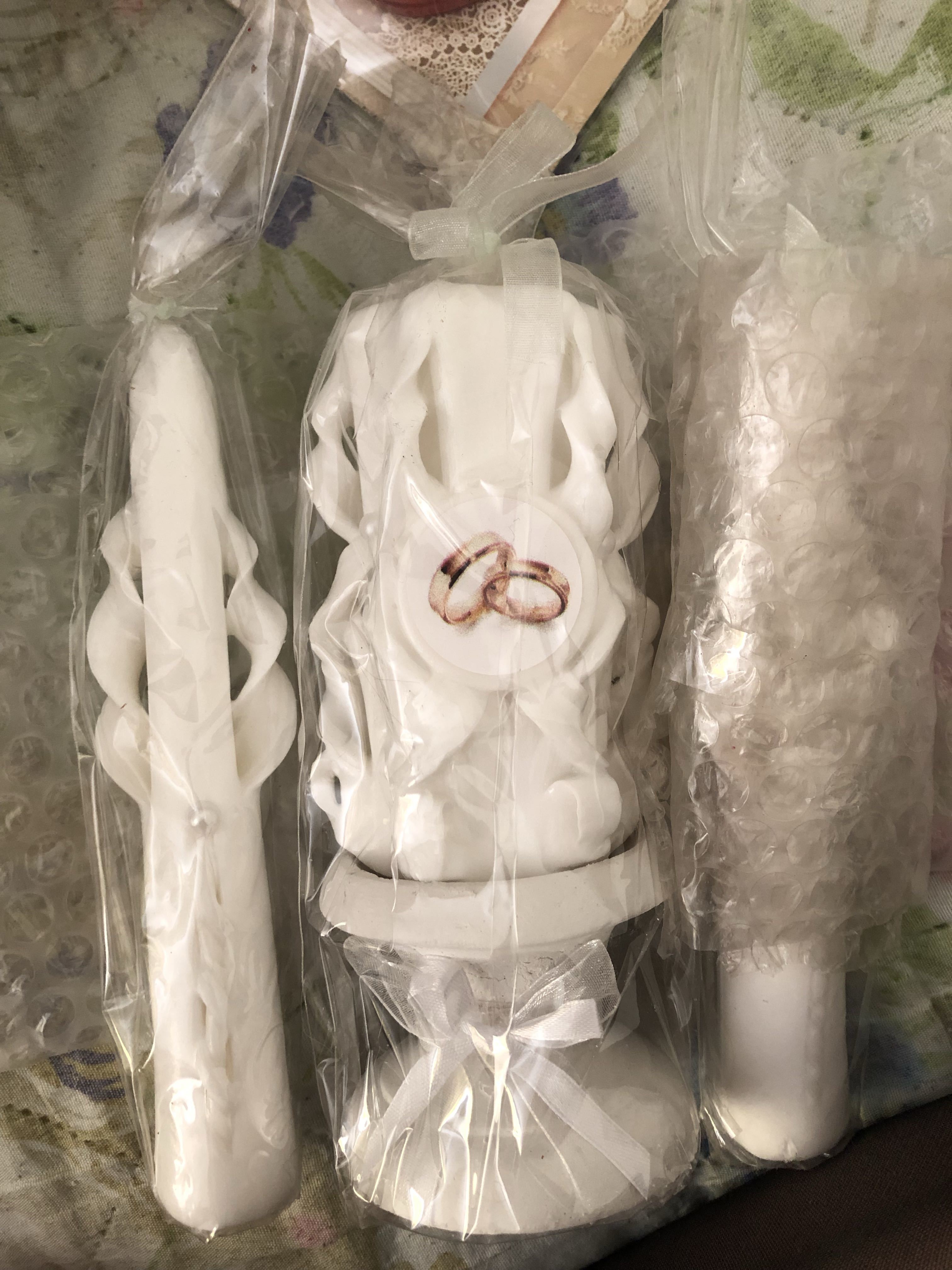 Фотография покупателя товара Набор свечей резных с подсвечником "Свадебный", белый: домашний очаг, родительские свечи
