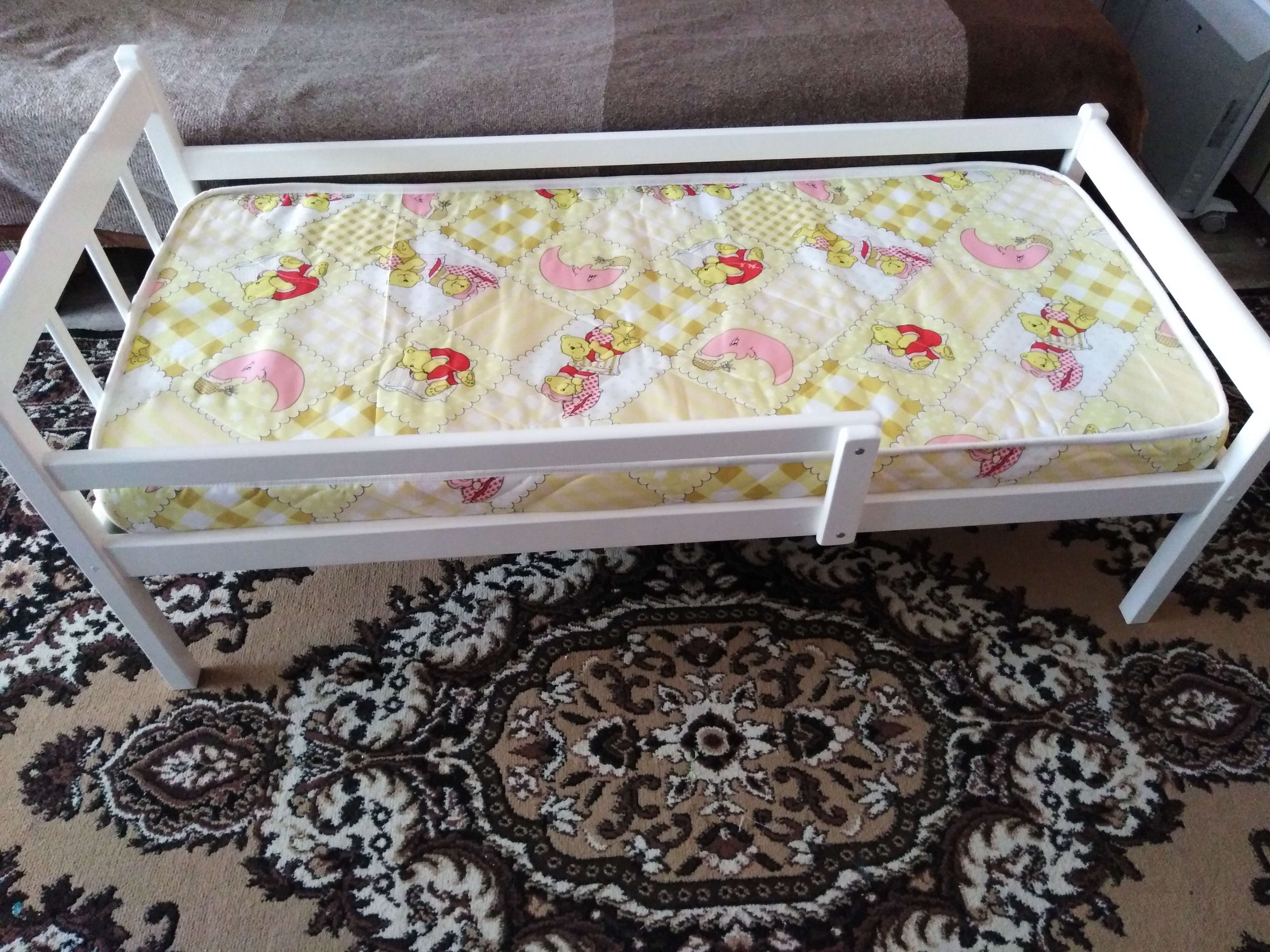 Фотография покупателя товара Детская кроватка «Стандарт» из массива, с бортиком, цвет белый - Фото 6