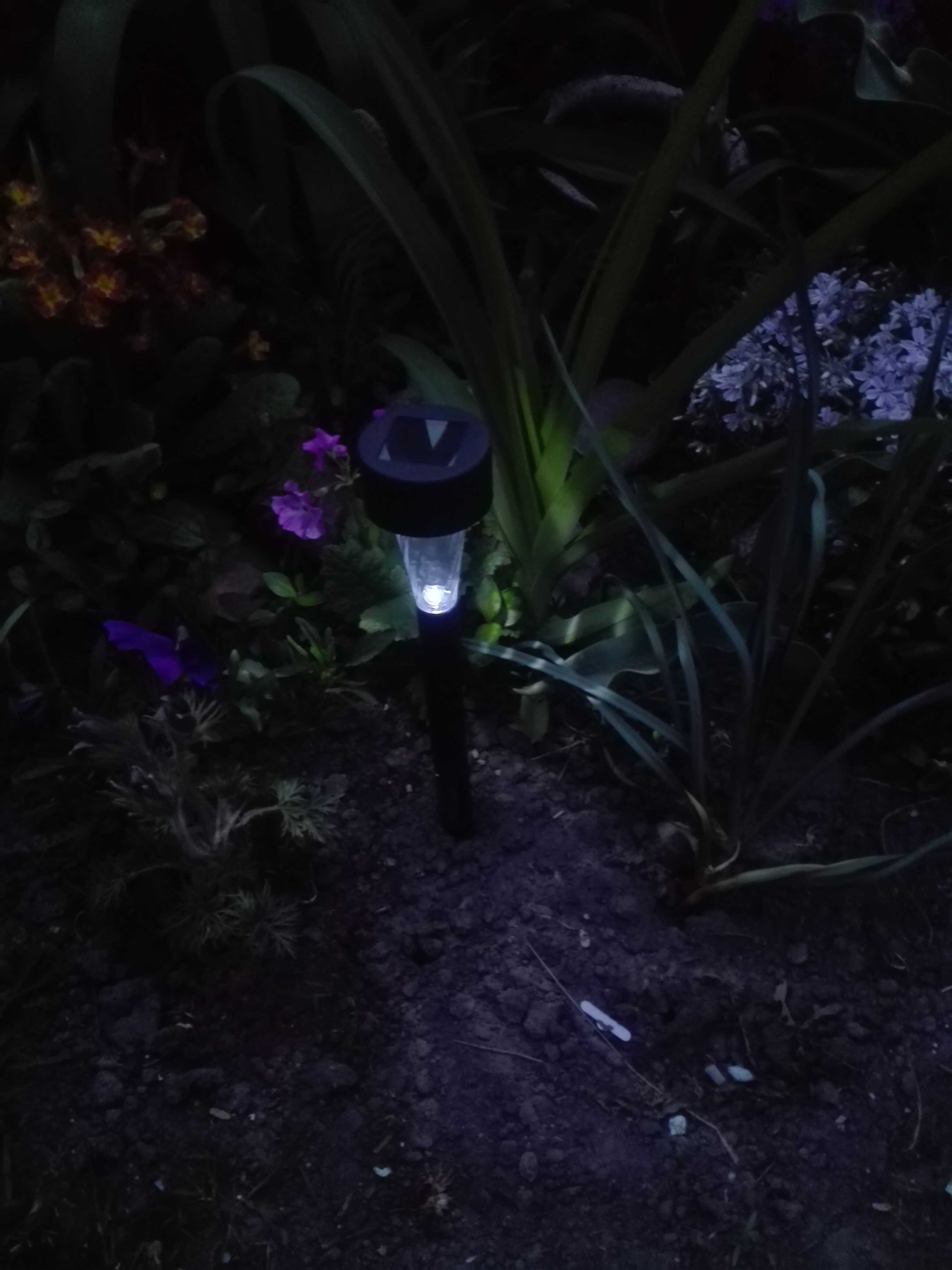 Фотография покупателя товара Фонарь садовый на солнечной батарее "Трапеция" 37,5 см, d-5,3 см, LED - Фото 2