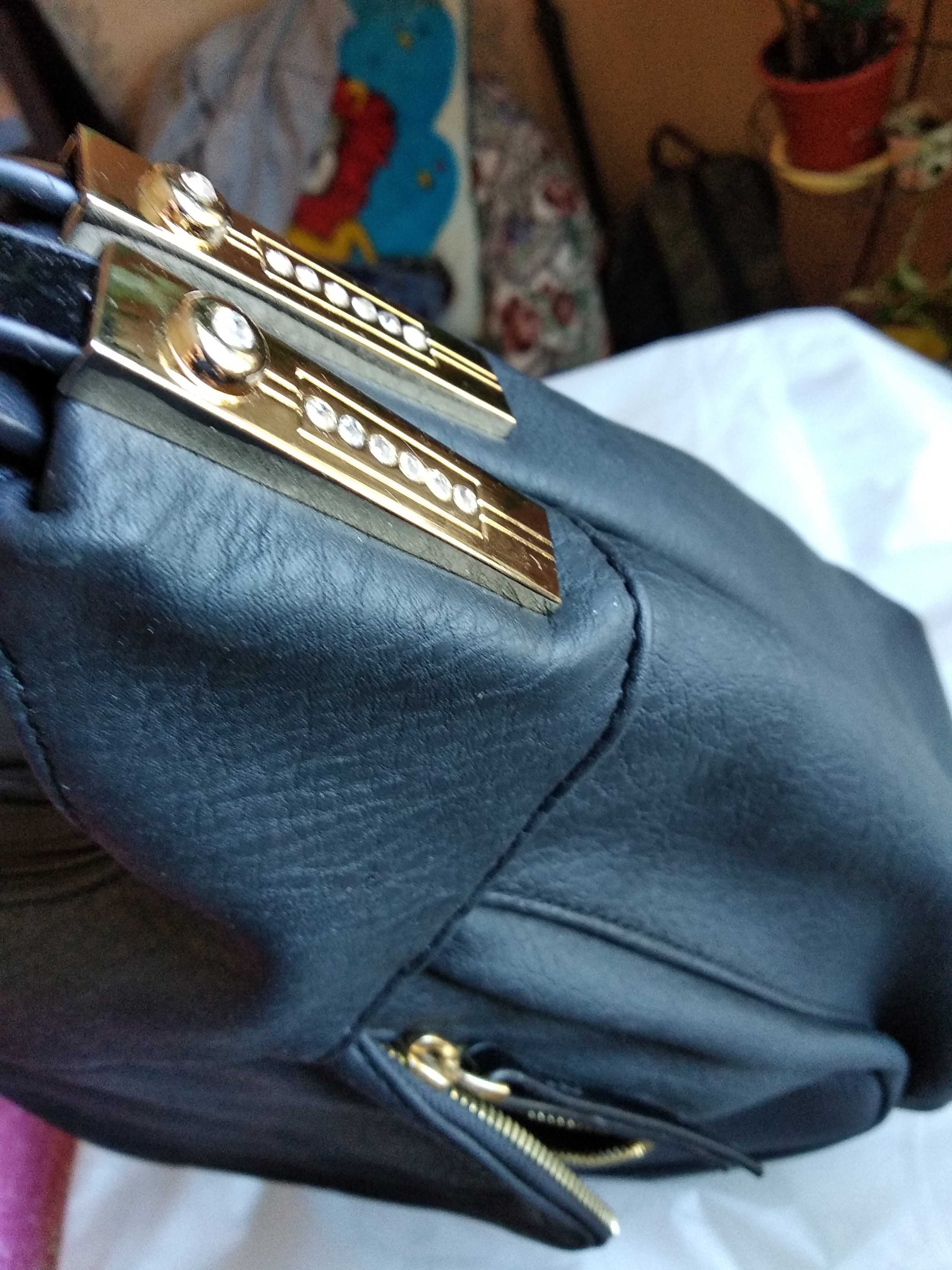 Фотография покупателя товара Сумка женская, 2 отдела на молнии, 2 наружных кармана, цвет чёрный - Фото 2
